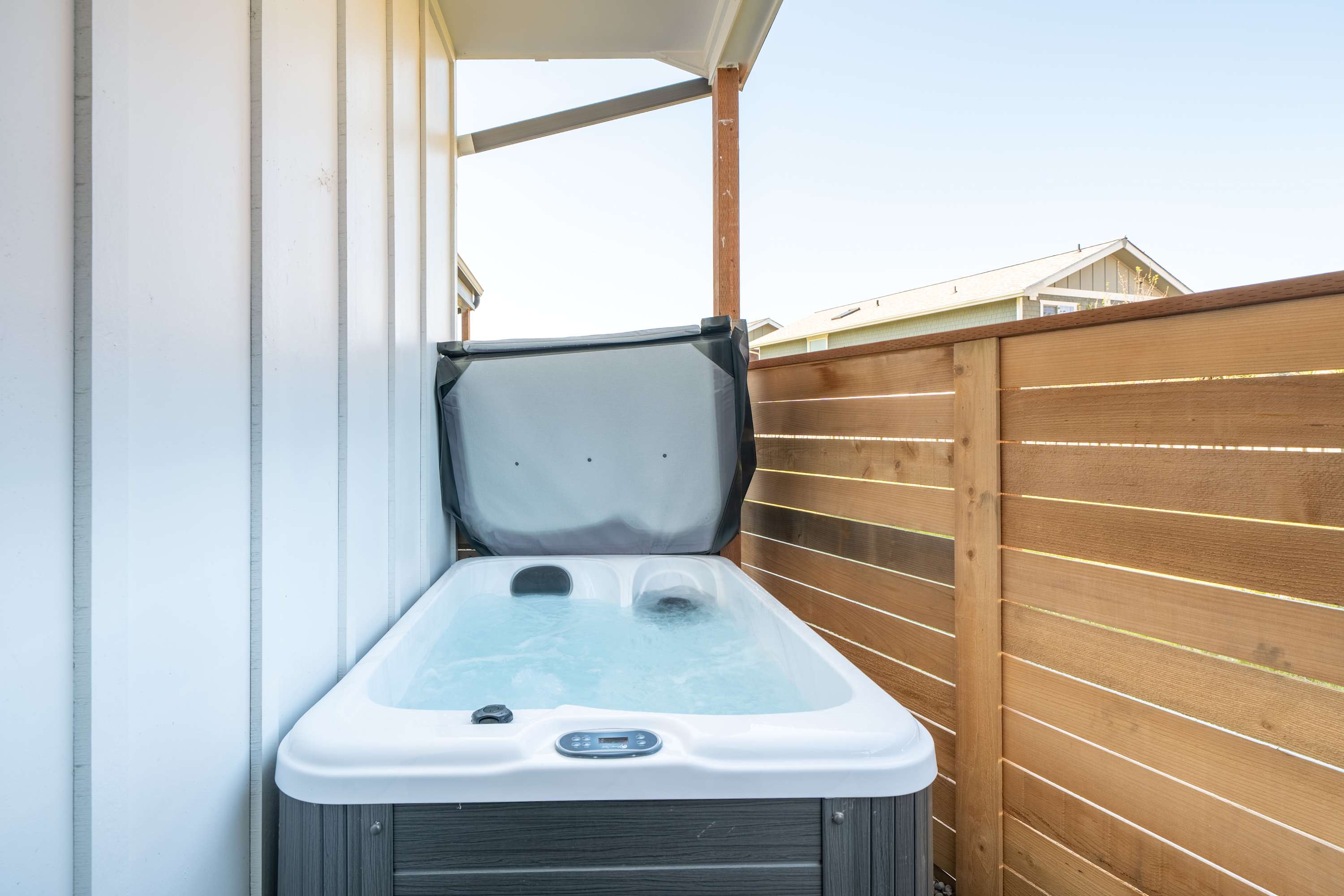 Boho Waldport Retreat + Bay Views, Hot Tub, BBQ