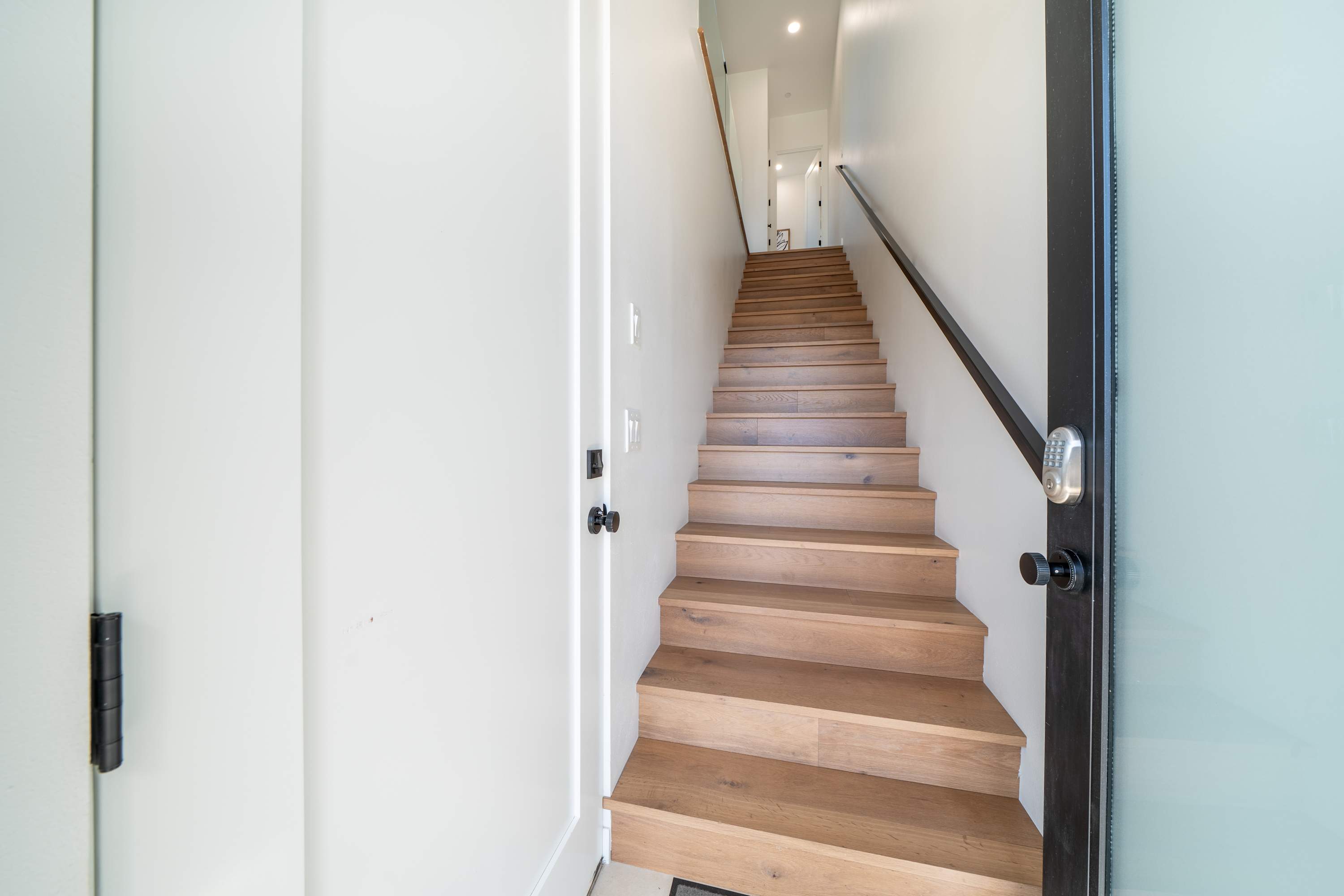 Boho Waldport Retreat + Bay Views, Hot Tub, BBQ