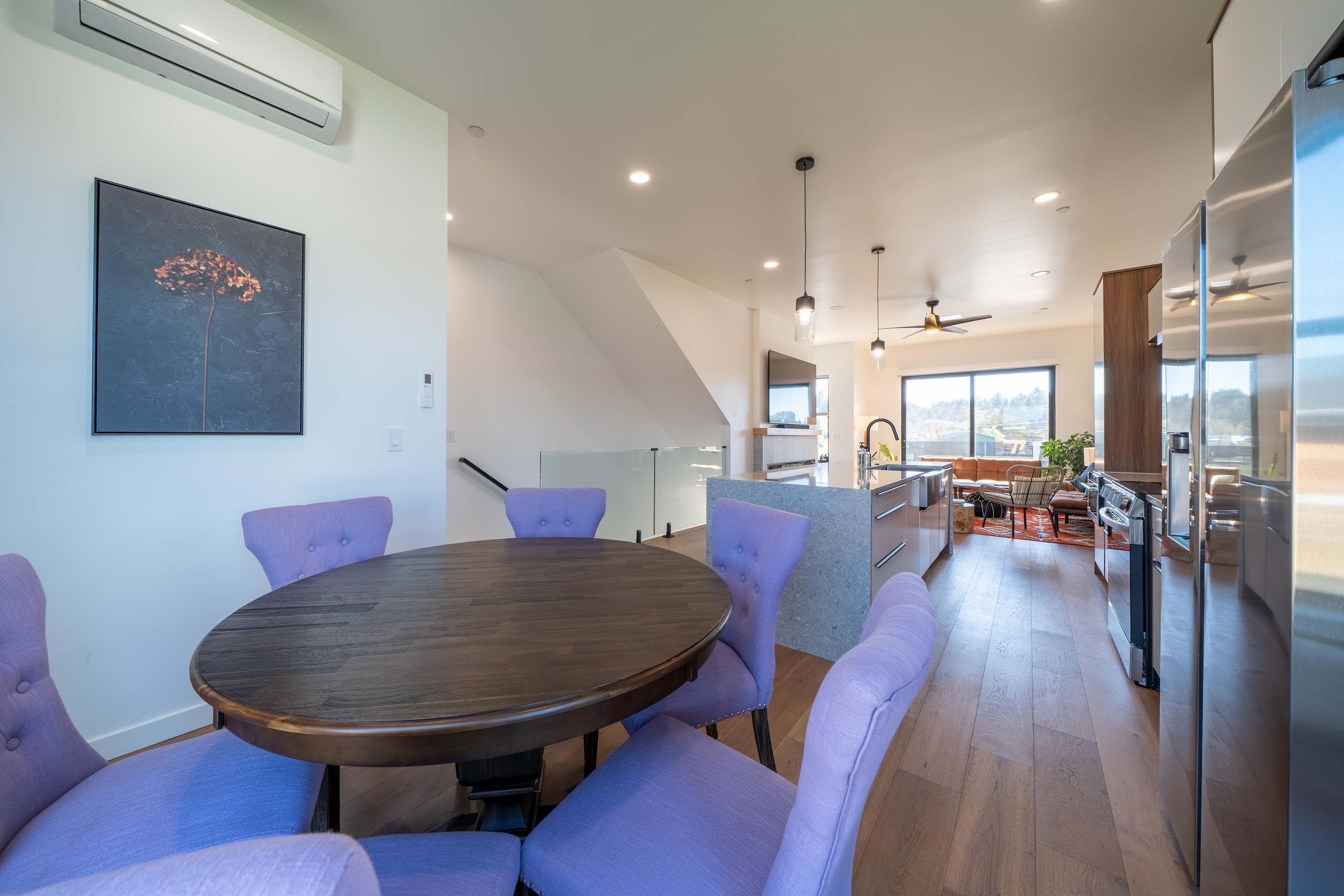 Boho Waldport Retreat + Bay Views, Hot Tub, BBQ