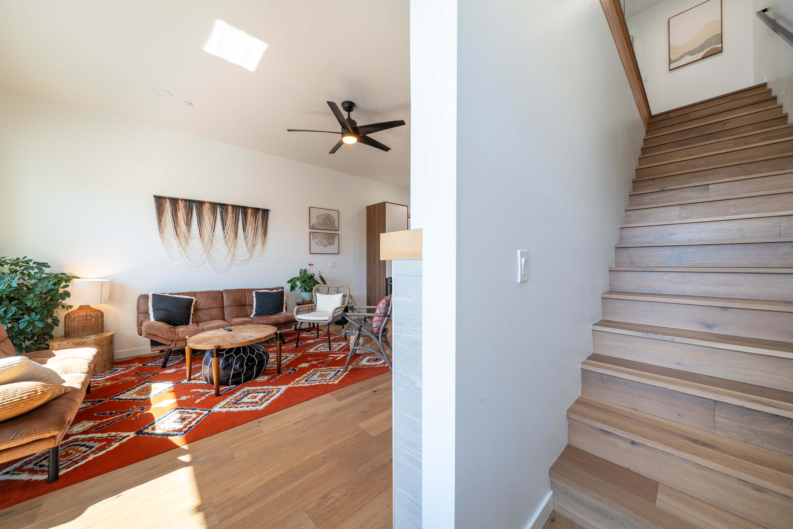 Boho Waldport Retreat + Bay Views, Hot Tub, BBQ