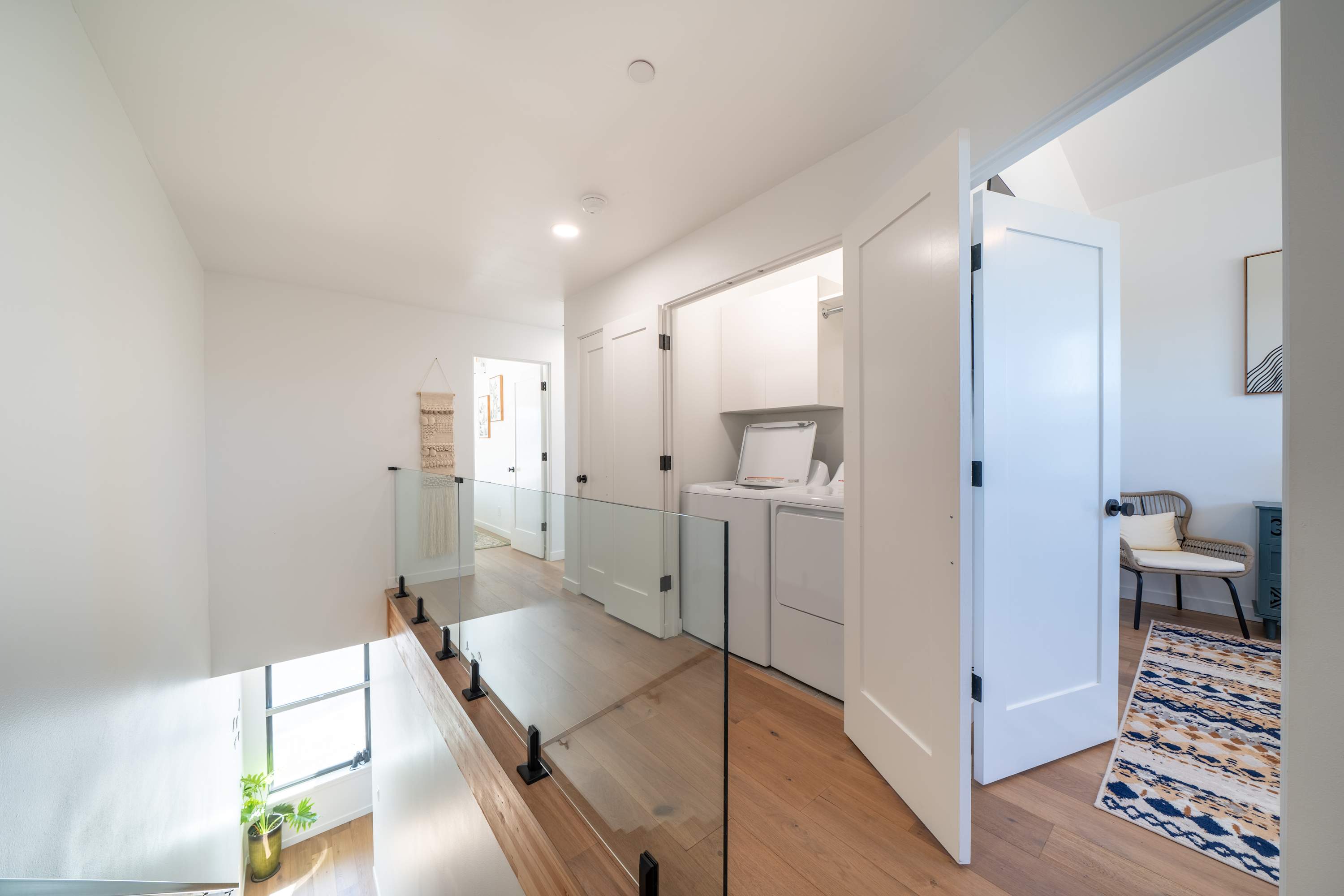 Boho Waldport Retreat + Bay Views, Hot Tub, BBQ