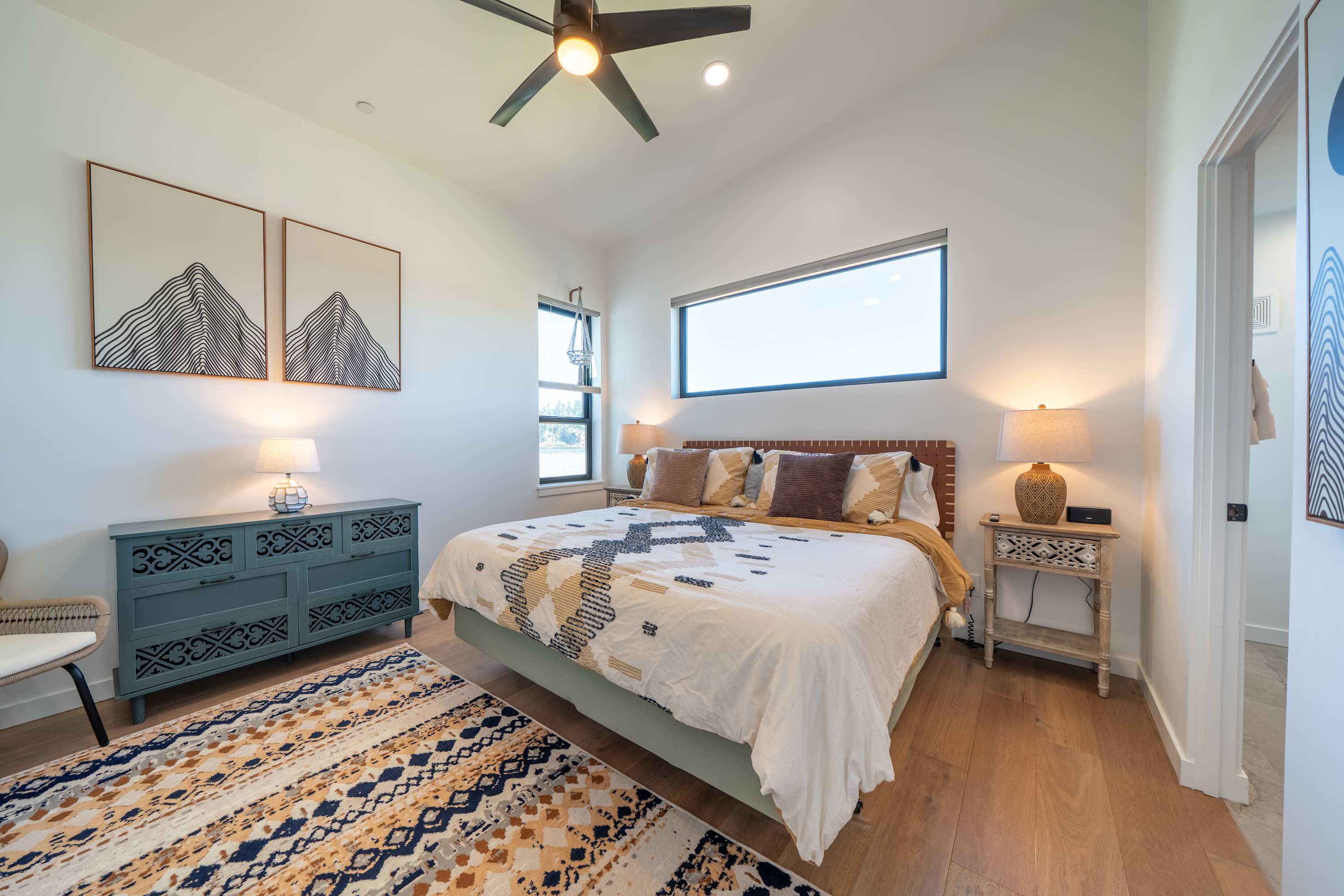 Boho Waldport Retreat + Bay Views, Hot Tub, BBQ