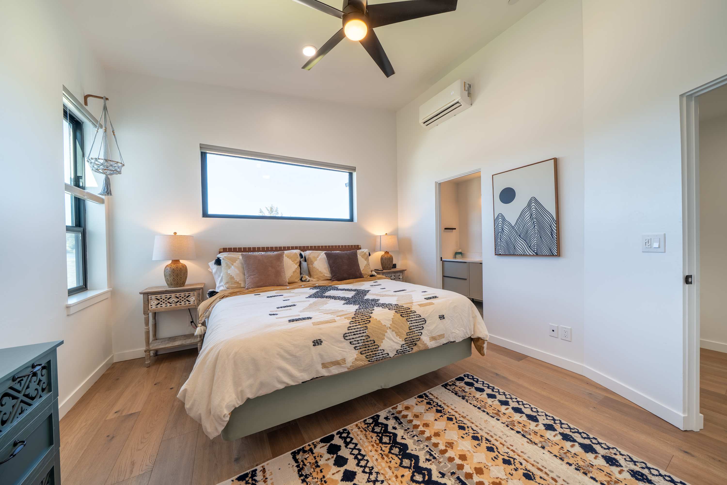 Boho Waldport Retreat + Bay Views, Hot Tub, BBQ