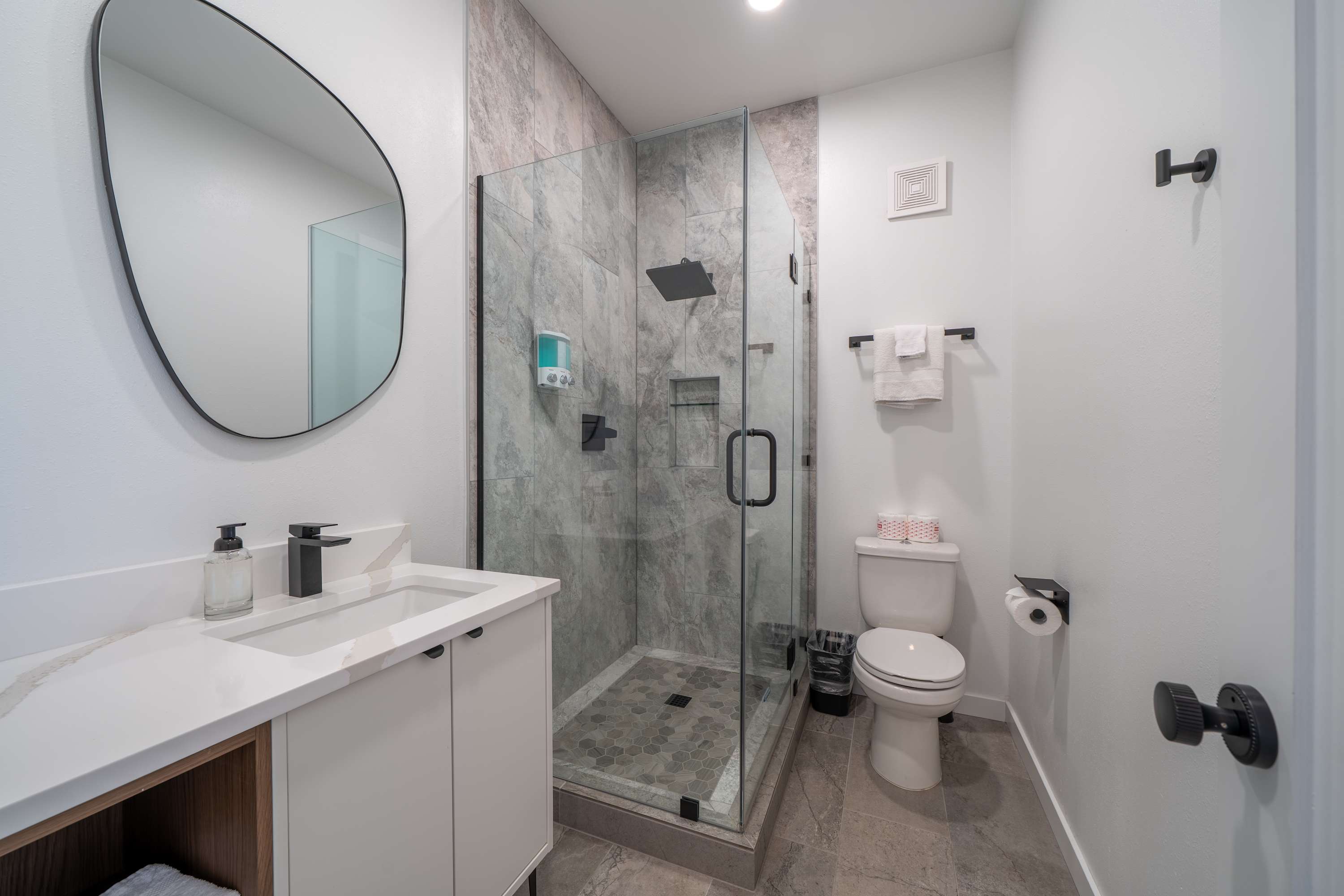 Alsea Bay View Stay + Hot Tub + Easy Walk to Town