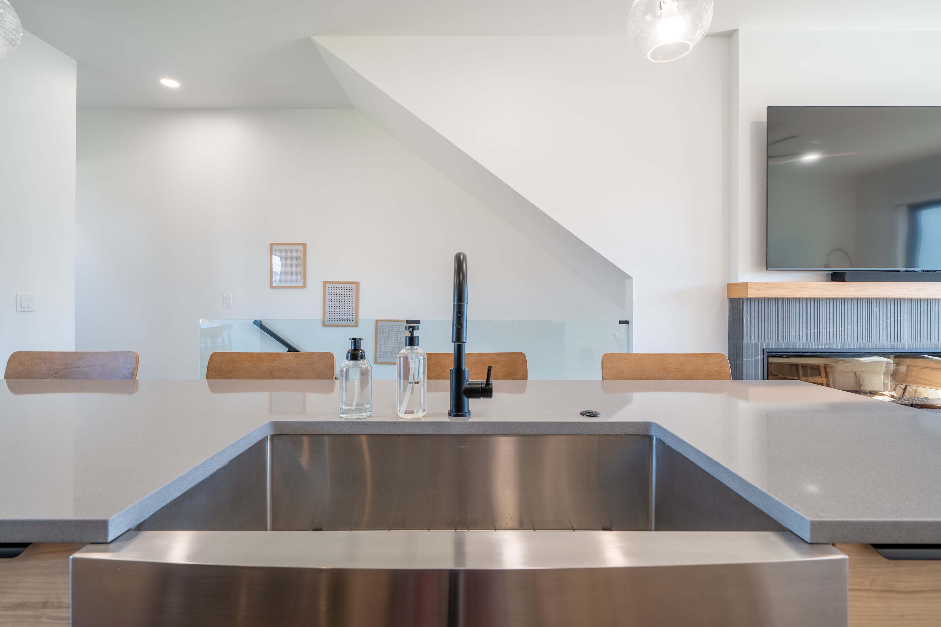 Alsea Bay View Stay + Hot Tub + Easy Walk to Town