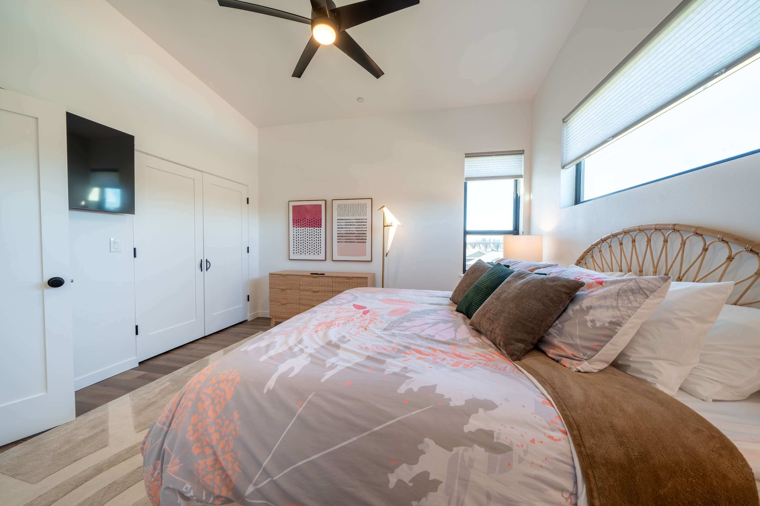 Alsea Bay View Stay + Hot Tub + Easy Walk to Town