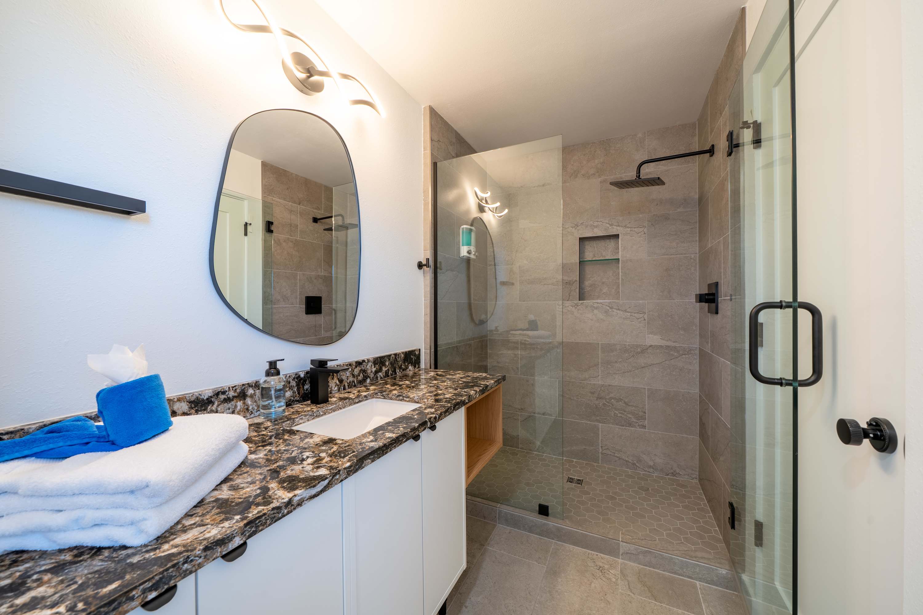 Alsea Bay View Stay + Hot Tub + Easy Walk to Town