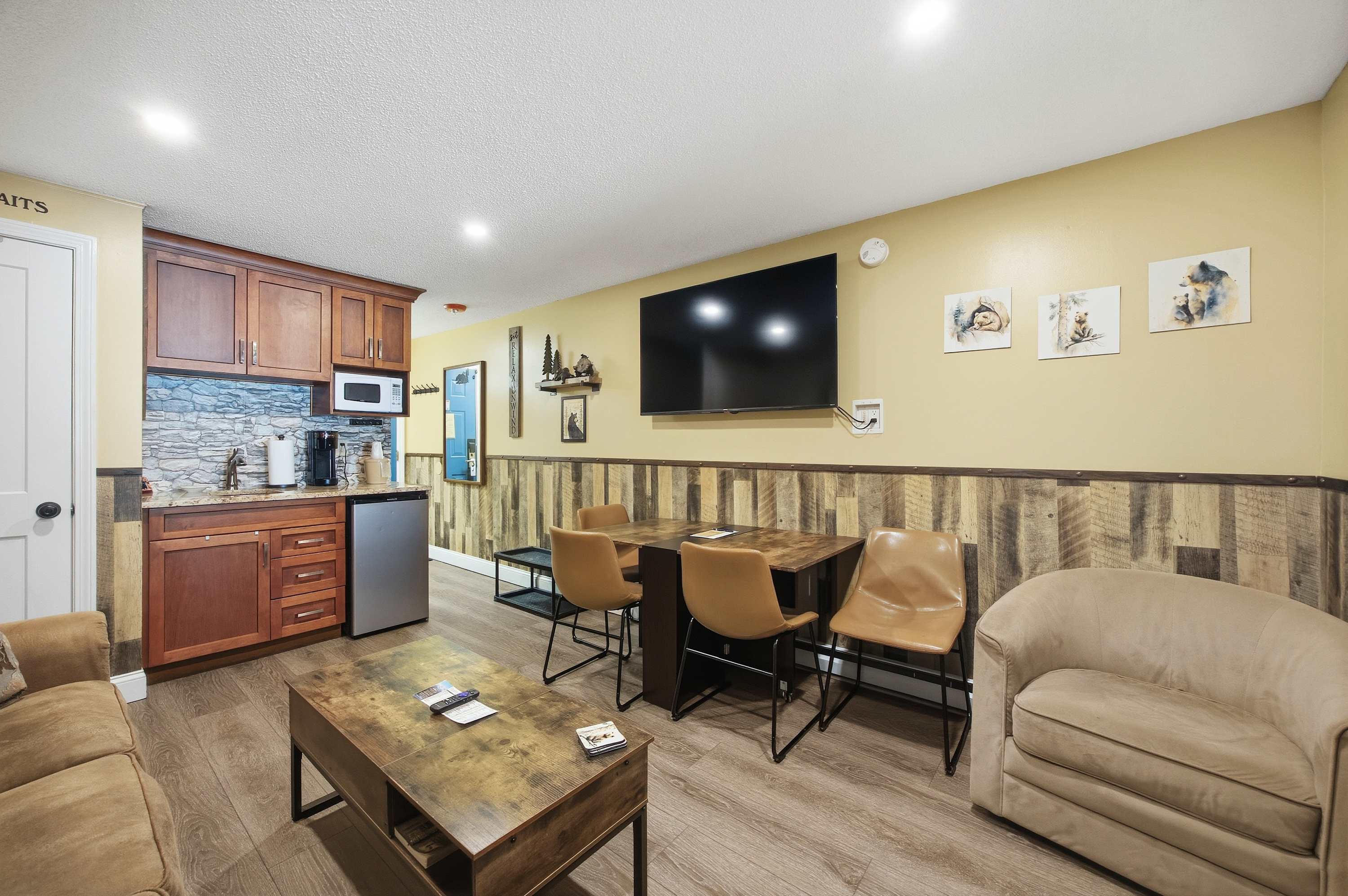 Deer Meadow Lodge – Suite for 4 2