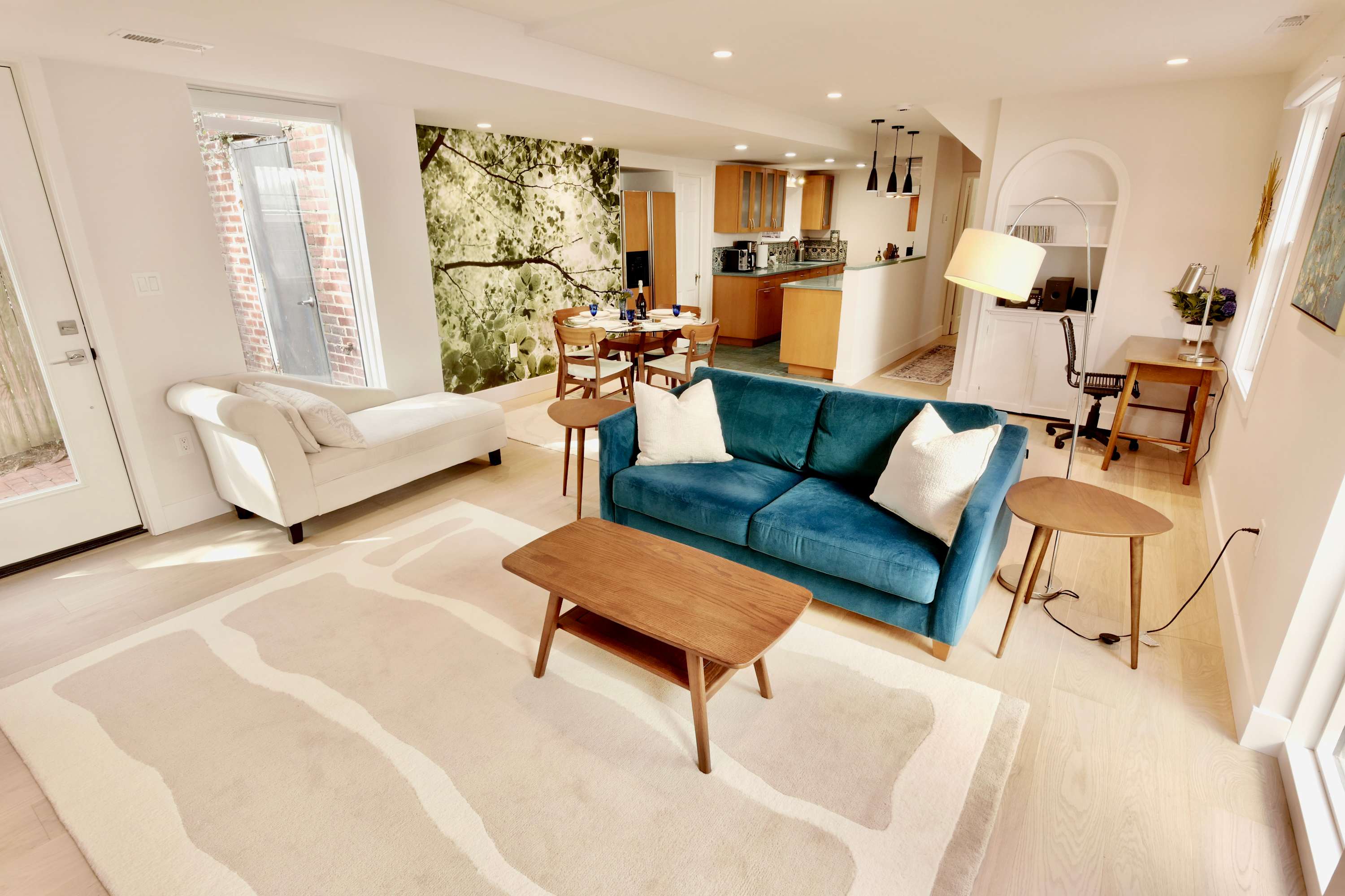 Zoo-Side Garden Apt | Pkg | Slps 6 | Walk 2 Metro