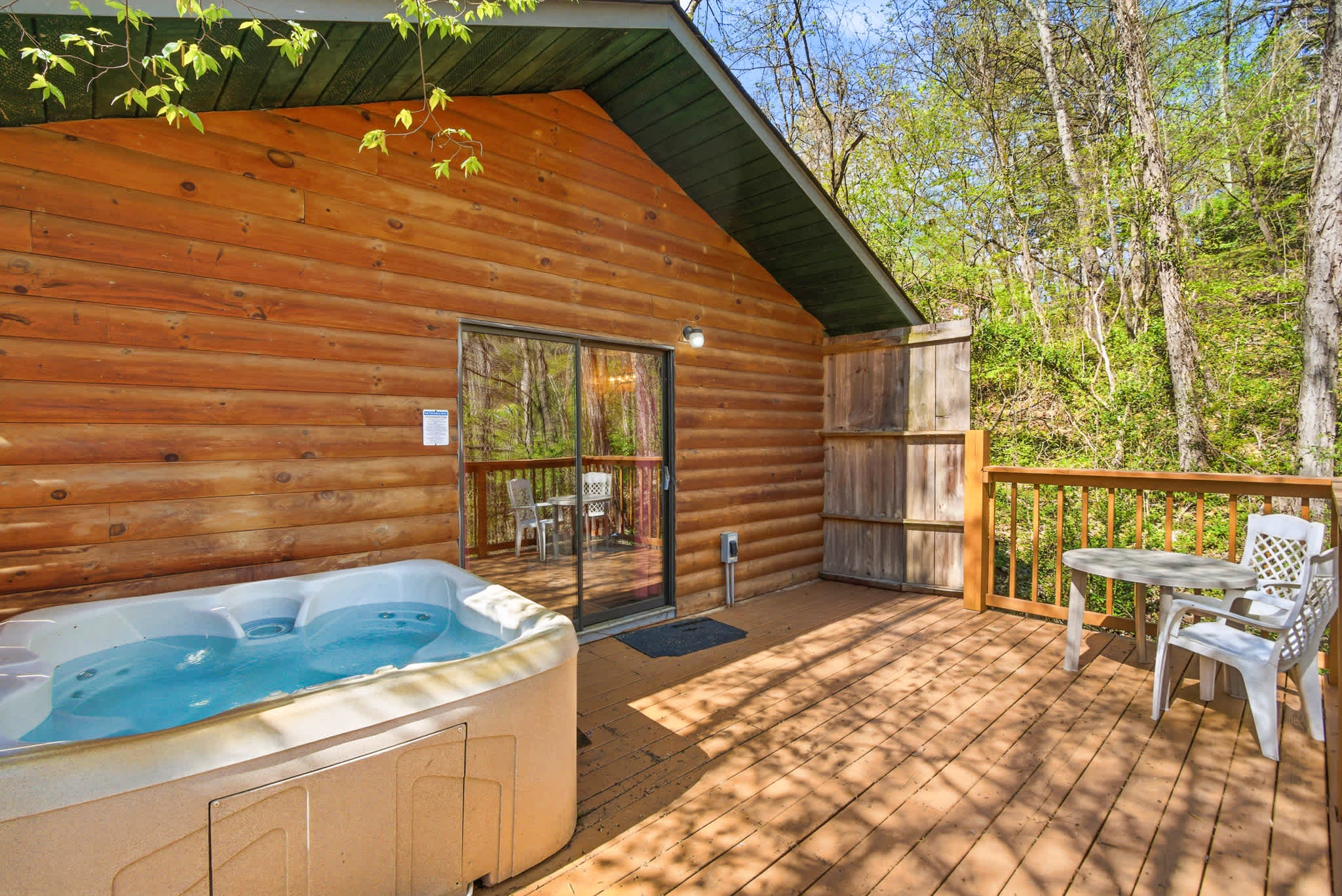 Charming Rustic Cabin, Sleeps 2・ Hot tub・Fireplace — Pigeon Forge, TN — vacation rental