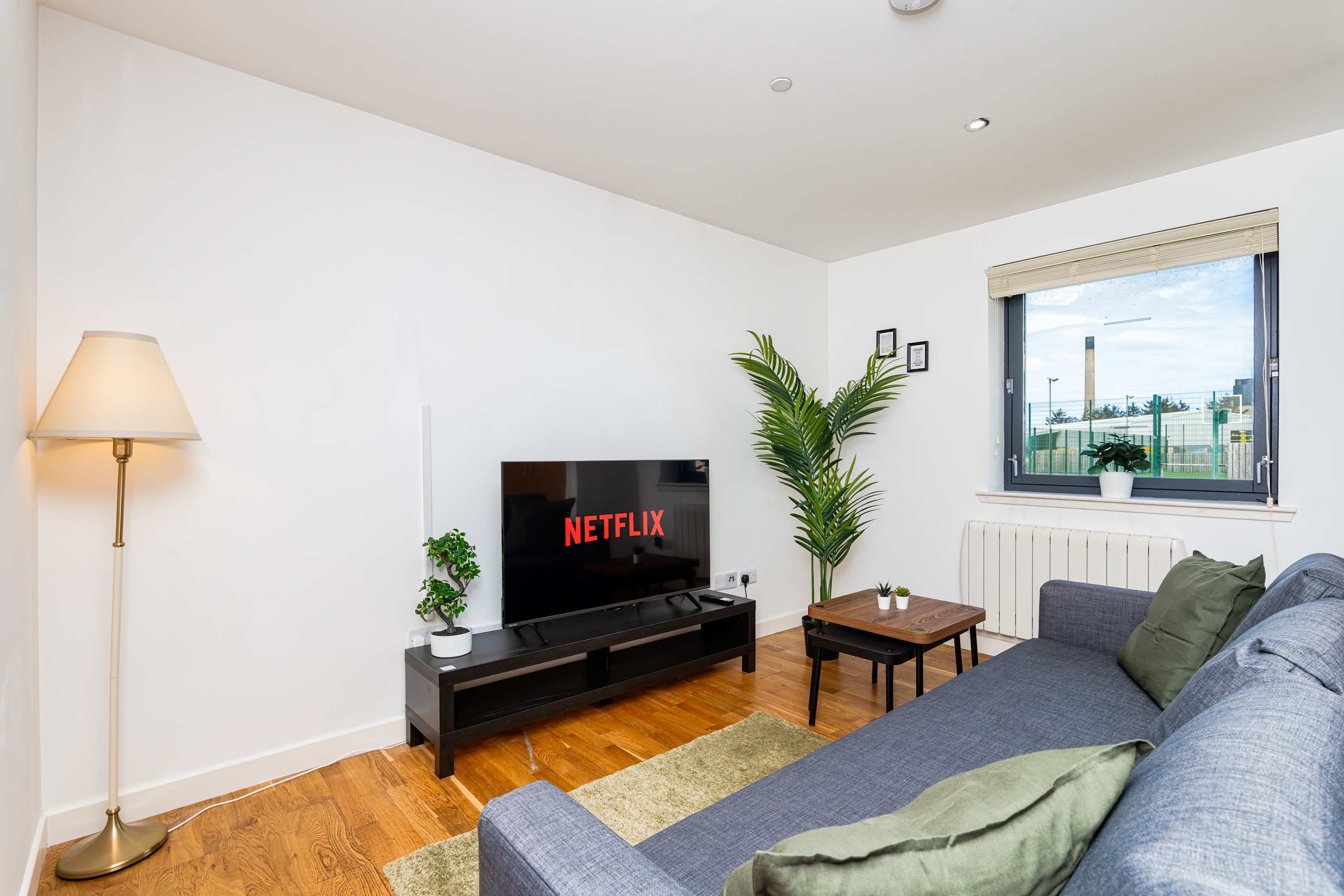 Spacious 2BR Ground Floor Sleeps 5 Near Peterhead Harbour FREE Parking Fast WiFi in Station Avenue AB42 3PW - Property image 11 - VivreStays
