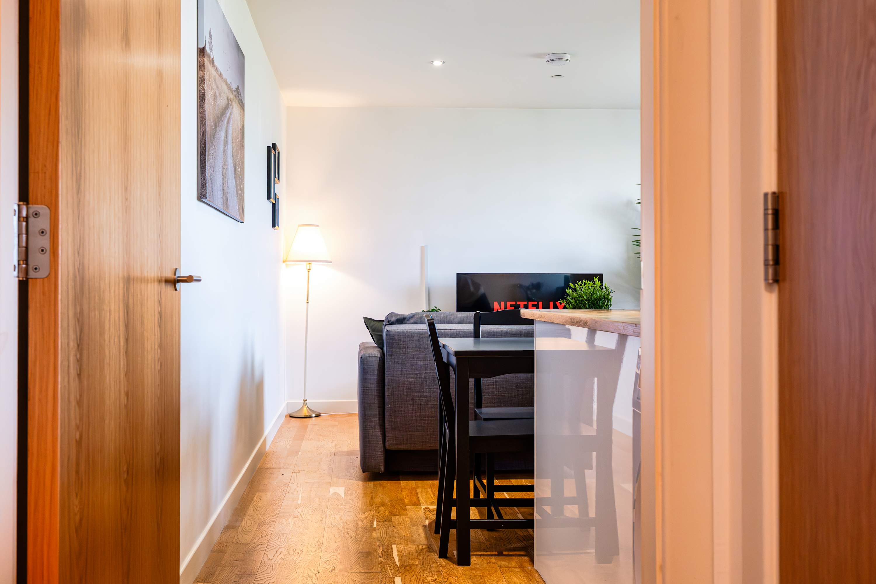 Spacious 2BR Ground Floor Sleeps 5 Near Peterhead Harbour FREE Parking Fast WiFi in Station Avenue AB42 3PW - Property image 20 - VivreStays