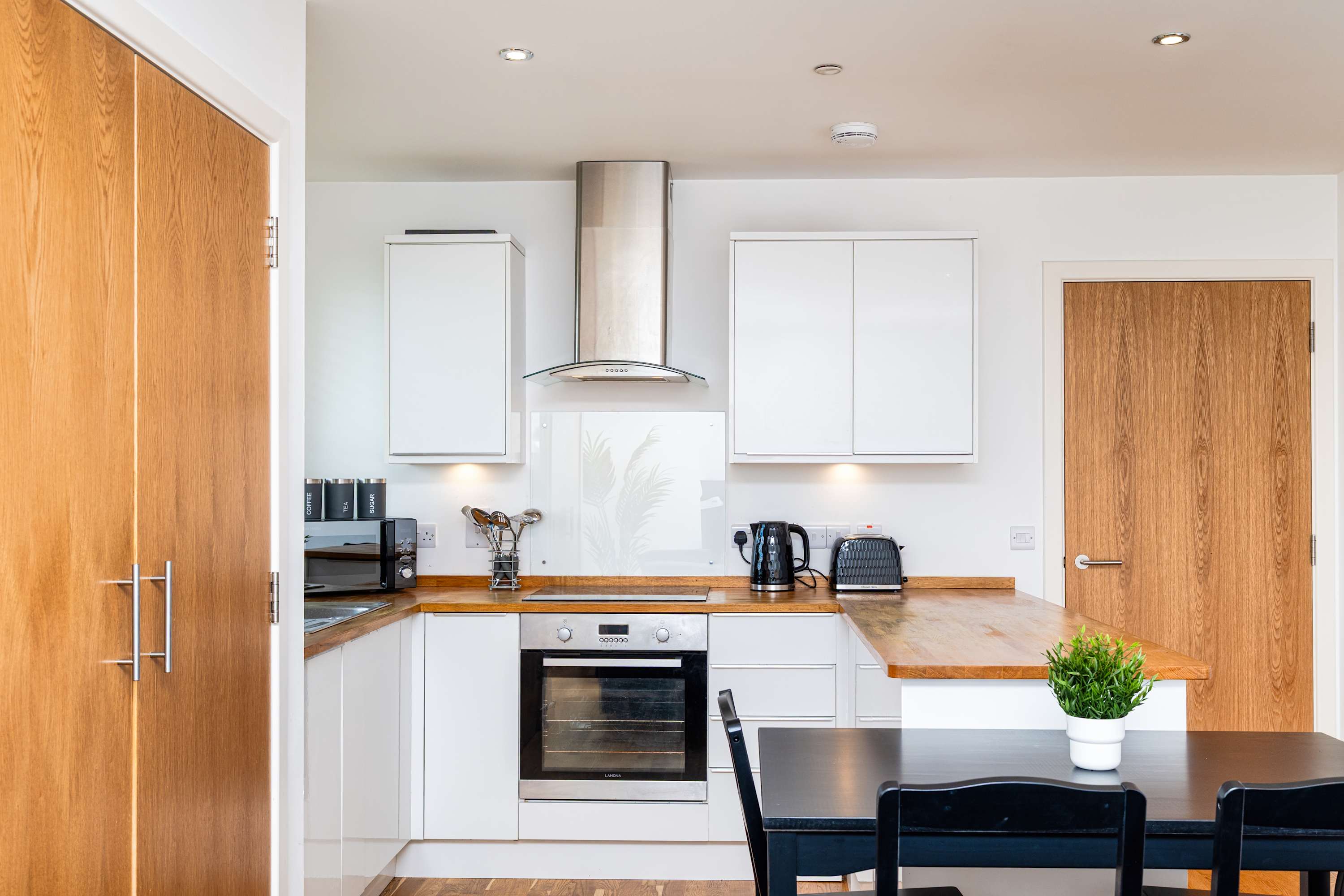 View Spacious 2BR Ground Floor Sleeps 5 Near Peterhead Harbour FREE Parking Fast WiFi Spacious 2BR Ground Floor Sleeps 5 Near Peterhead Harbour FREE Parking Fast WiFi serviced apartment - Boddam - VivreStays