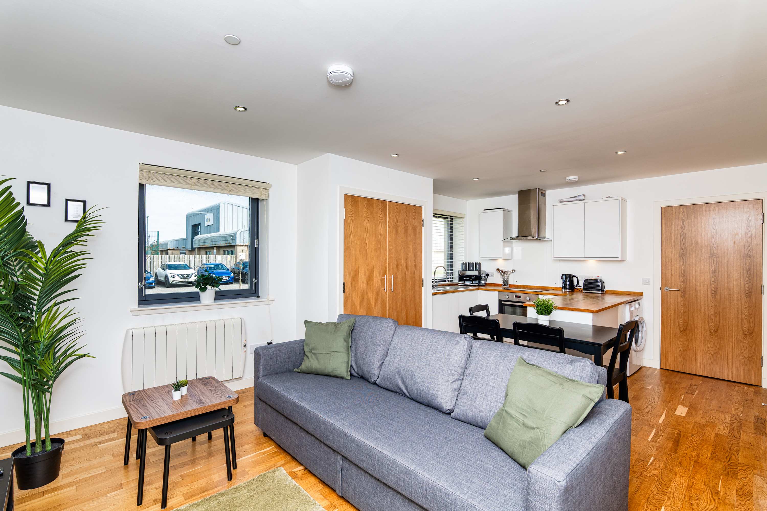 Spacious 2BR Ground Floor Sleeps 5 Near Peterhead Harbour FREE Parking Fast WiFi in Station Avenue AB42 3PW - Property image 18 - VivreStays