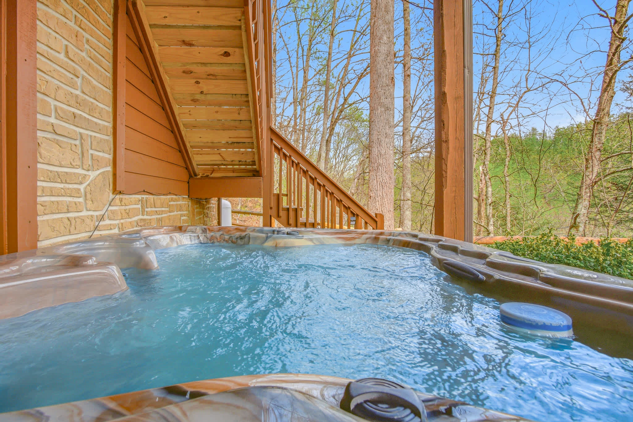 Cozy mountain cabin with stunning views, hot tub, game room & community pool β Sevierville, TN β vacation rental