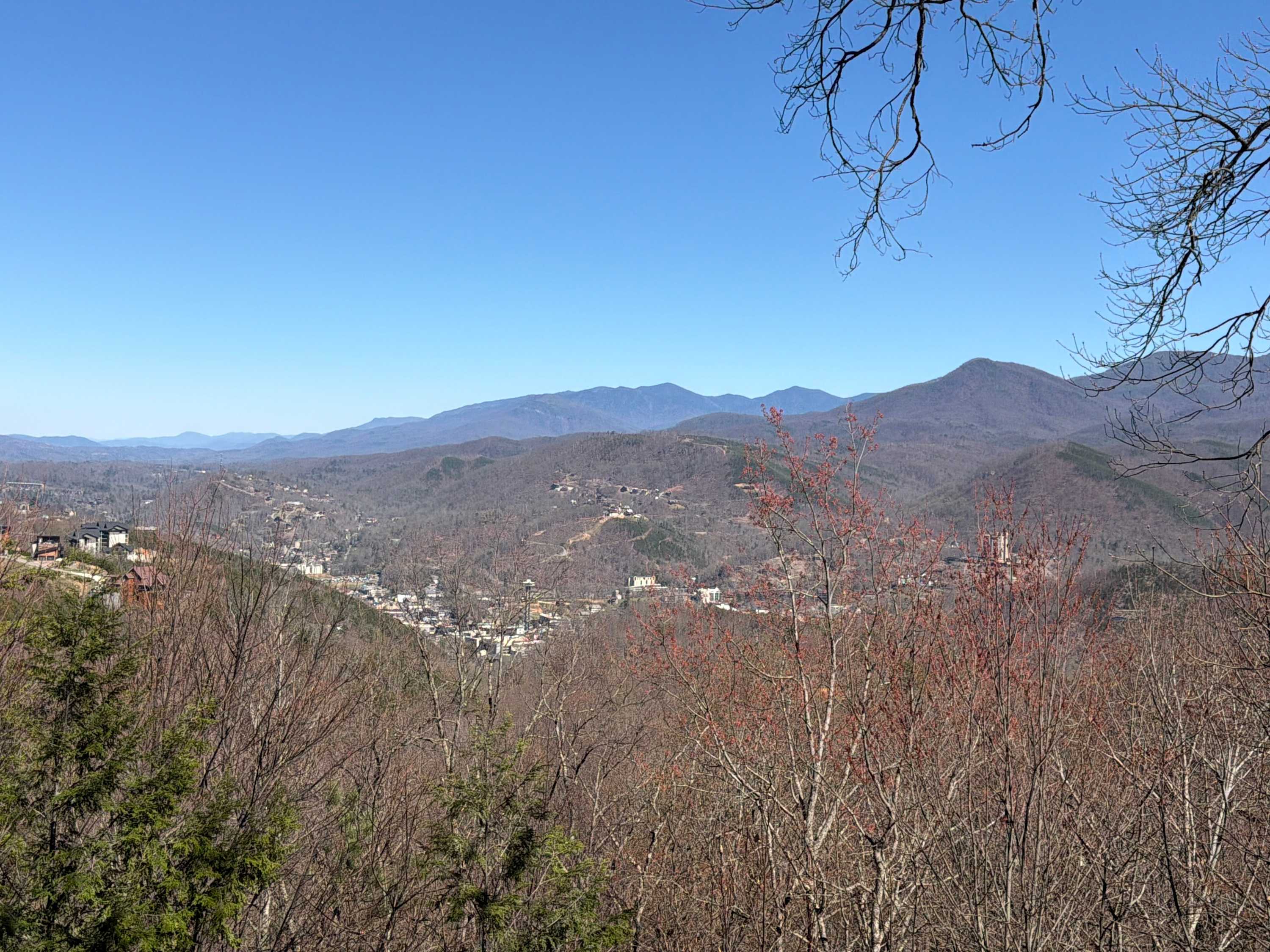 Chalet Village Cabin, Sleeps 9, Mtn View, 360 Deck โ Gatlinburg, TN โ vacation rental