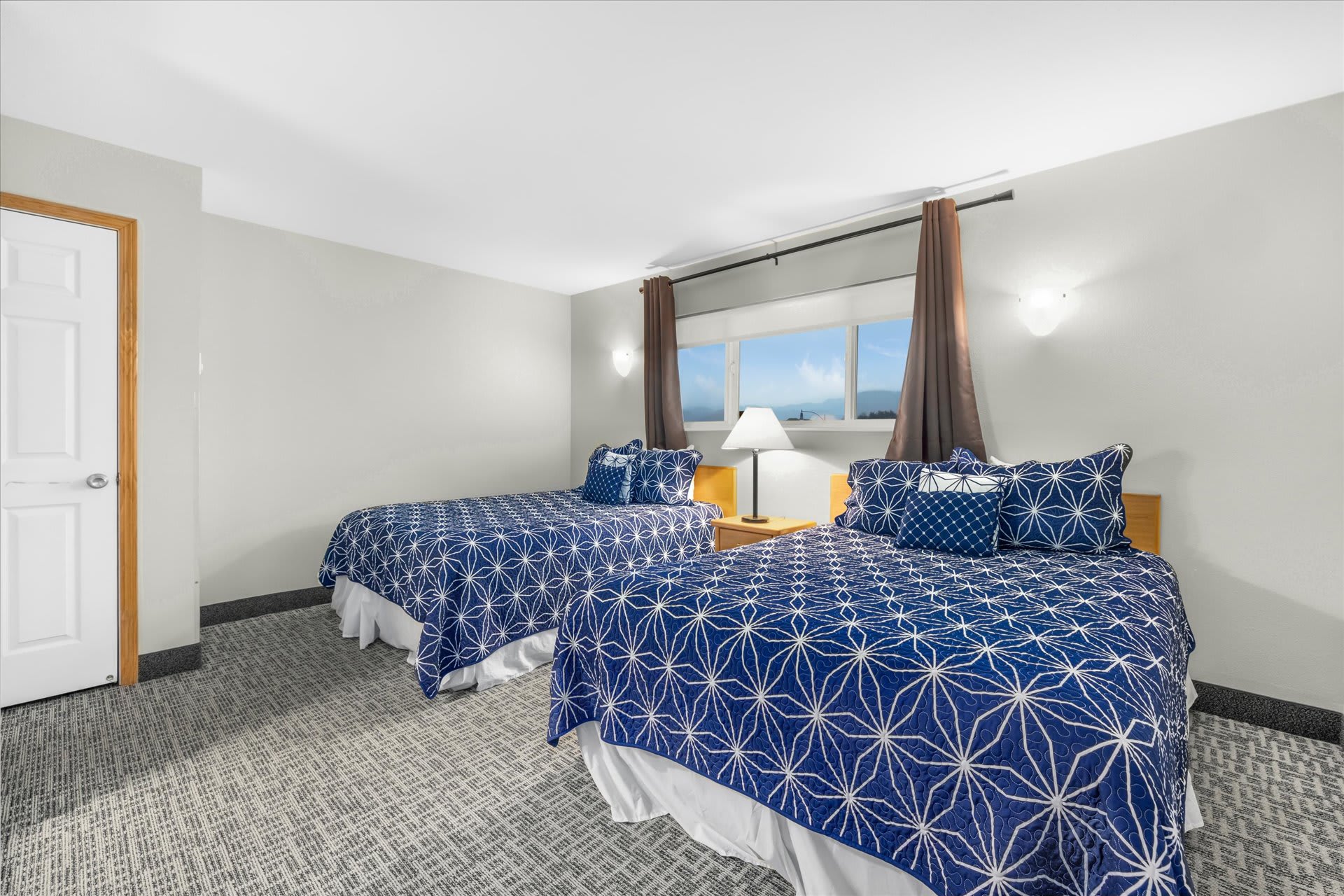Family Suite - Sleeps Six - Ocean View & Beach Access - Pool & Hot Tub! 6
