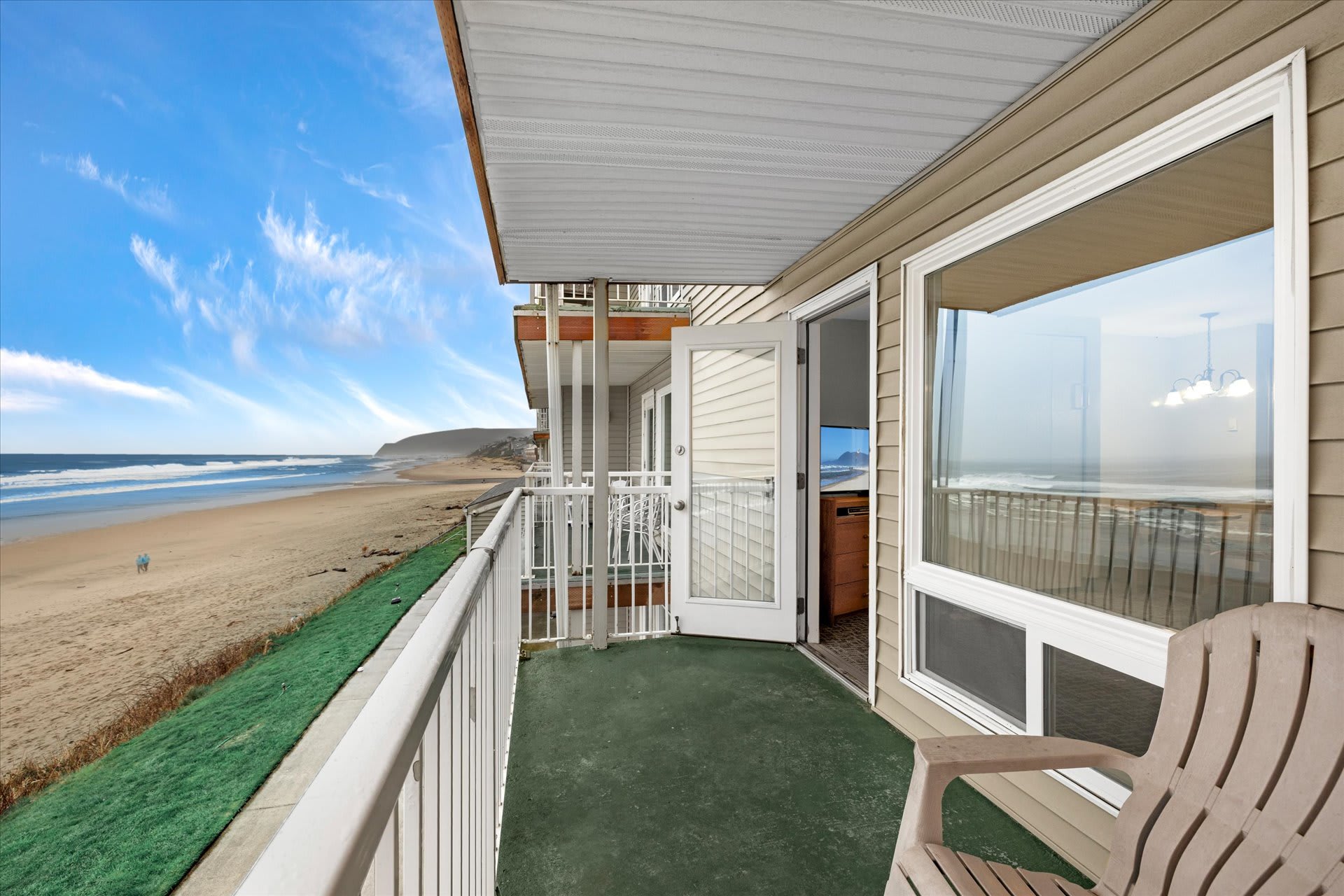 Family Suite - Sleeps Six - Ocean View & Beach Access - Pool & Hot Tub! 3