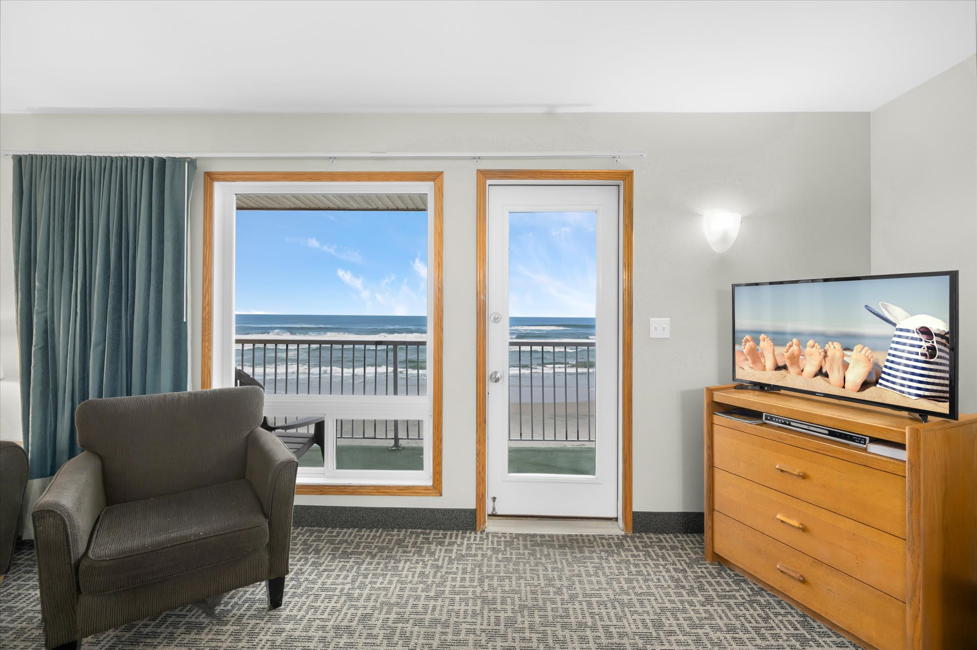Family Suite - Sleeps Six - Ocean View & Beach Access - Pool & Hot Tub! 2