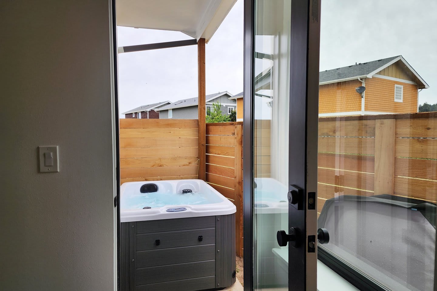 Alsea Bay View Townhome, Walk to Town + Hot Tub