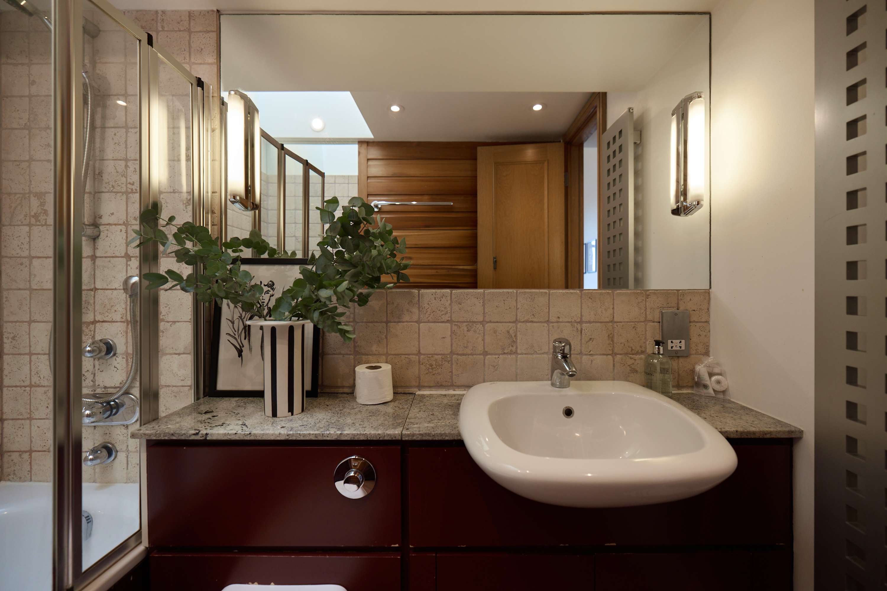 The Union Gallery Loft in Kingsland Road 78 E2 8DP - Property image 17 - VivreStays