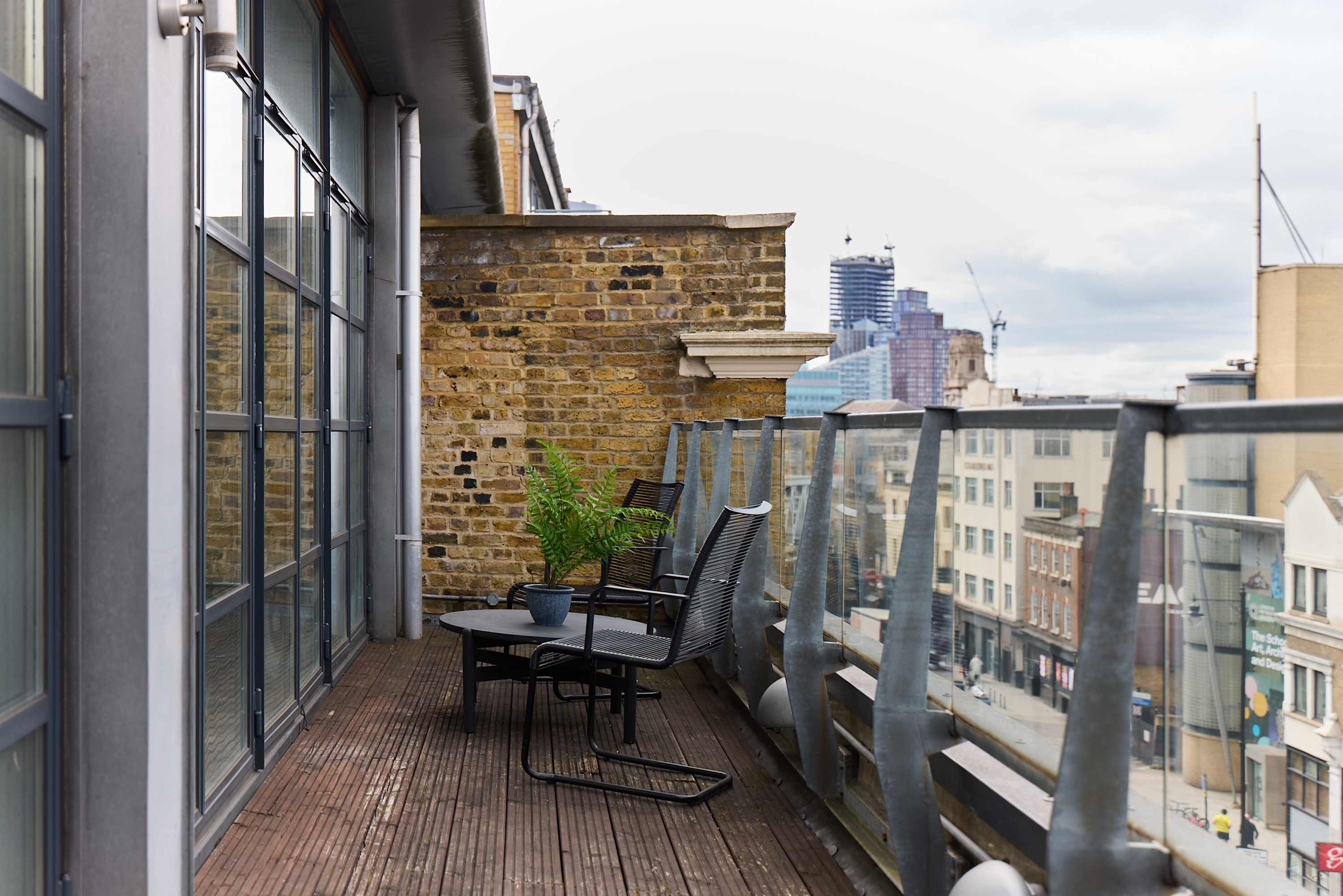 The Union Gallery Loft in Kingsland Road 78 E2 8DP - Property image 7 - VivreStays
