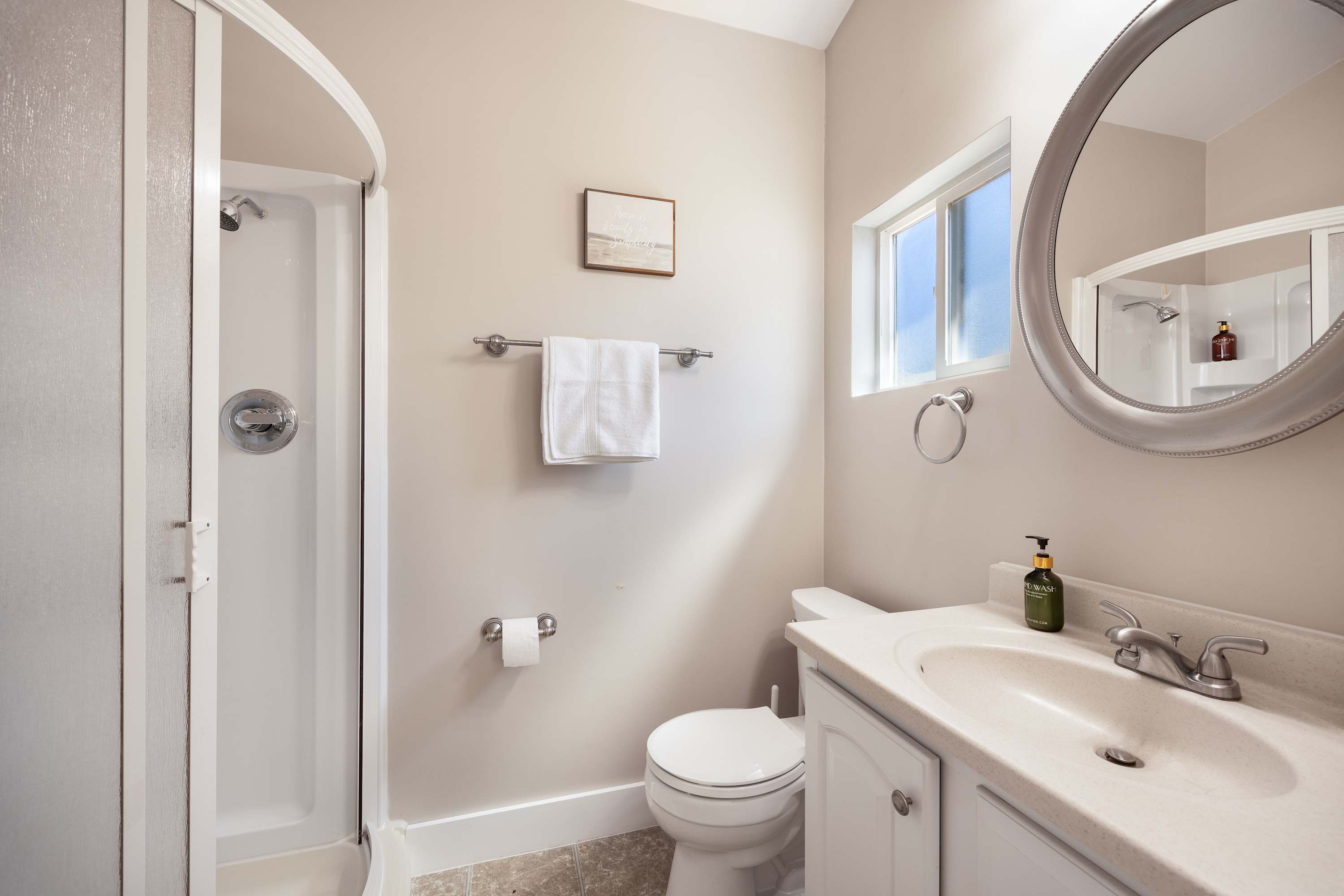 Private 1BR Retreat, King Bed, Single-Level