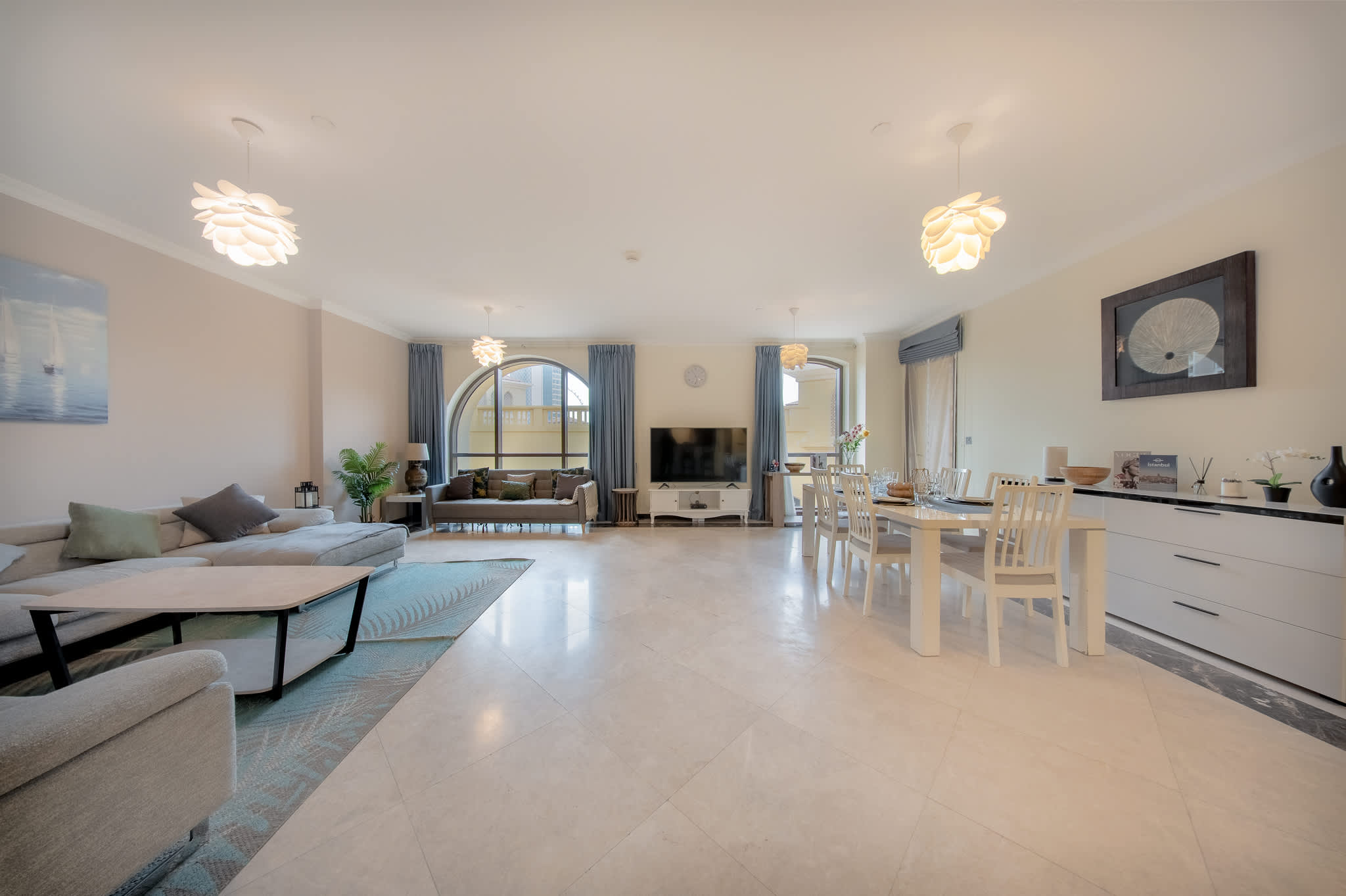 Luxury JBR Apartment: Beachfront Bliss & Stunning Views! - Image 6
