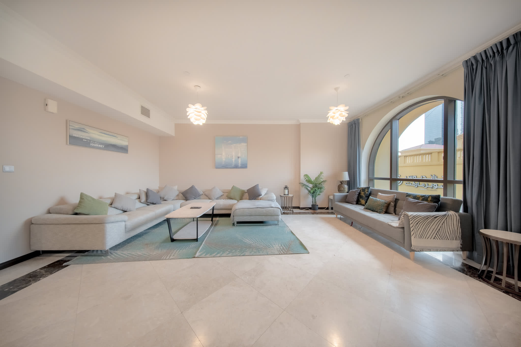 Luxury JBR Apartment: Beachfront Bliss & Stunning Views! - Image 19