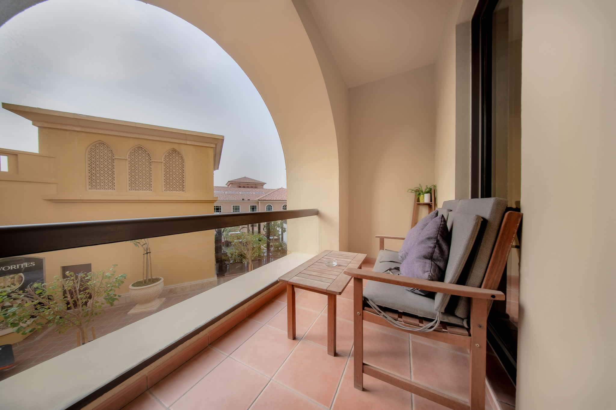 Luxury JBR Apartment: Beachfront Bliss & Stunning Views! - Image 34