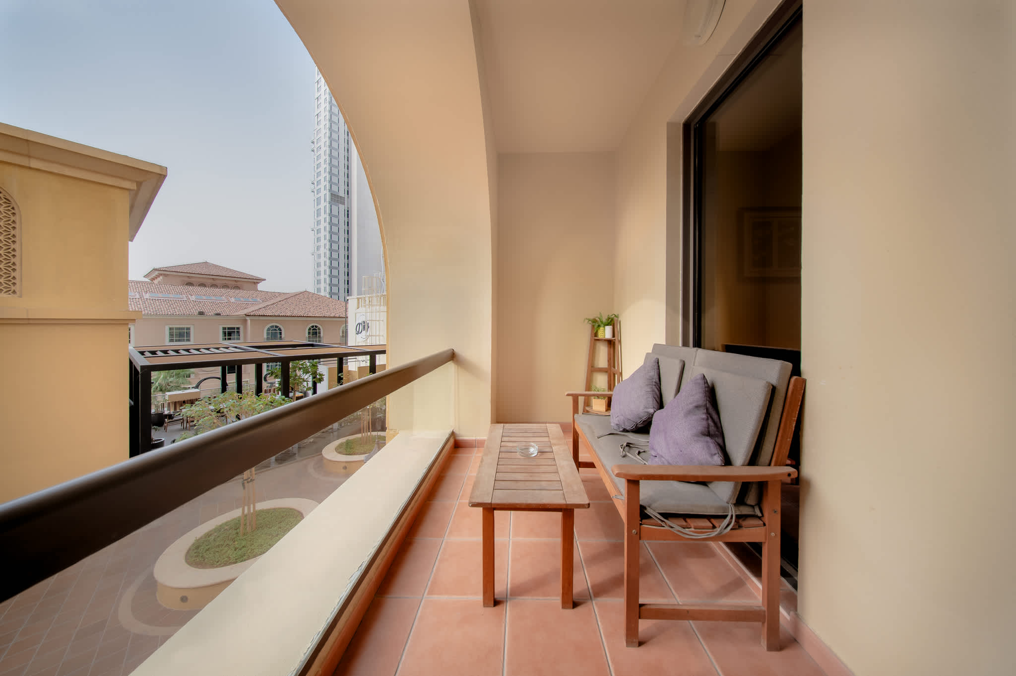 Luxury JBR Apartment: Beachfront Bliss & Stunning Views! - Image 36