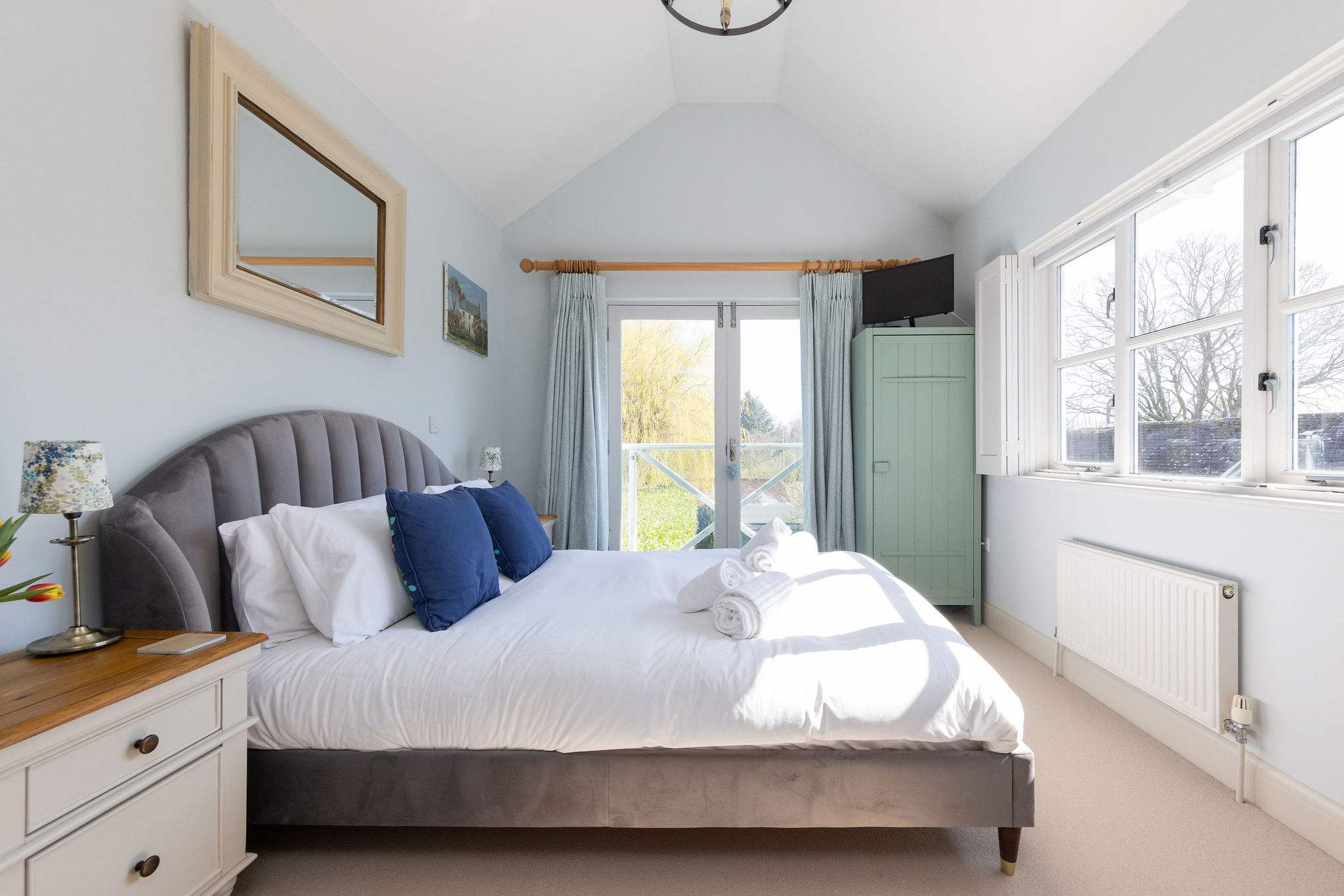 Spacious, light-filled bedroom to unwind