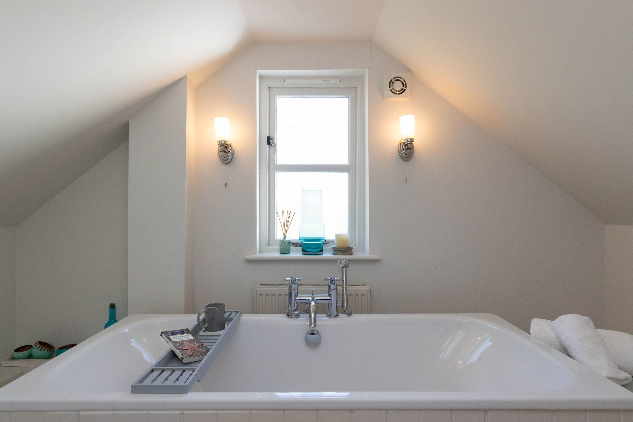 Freestanding bath for post-beach relaxation