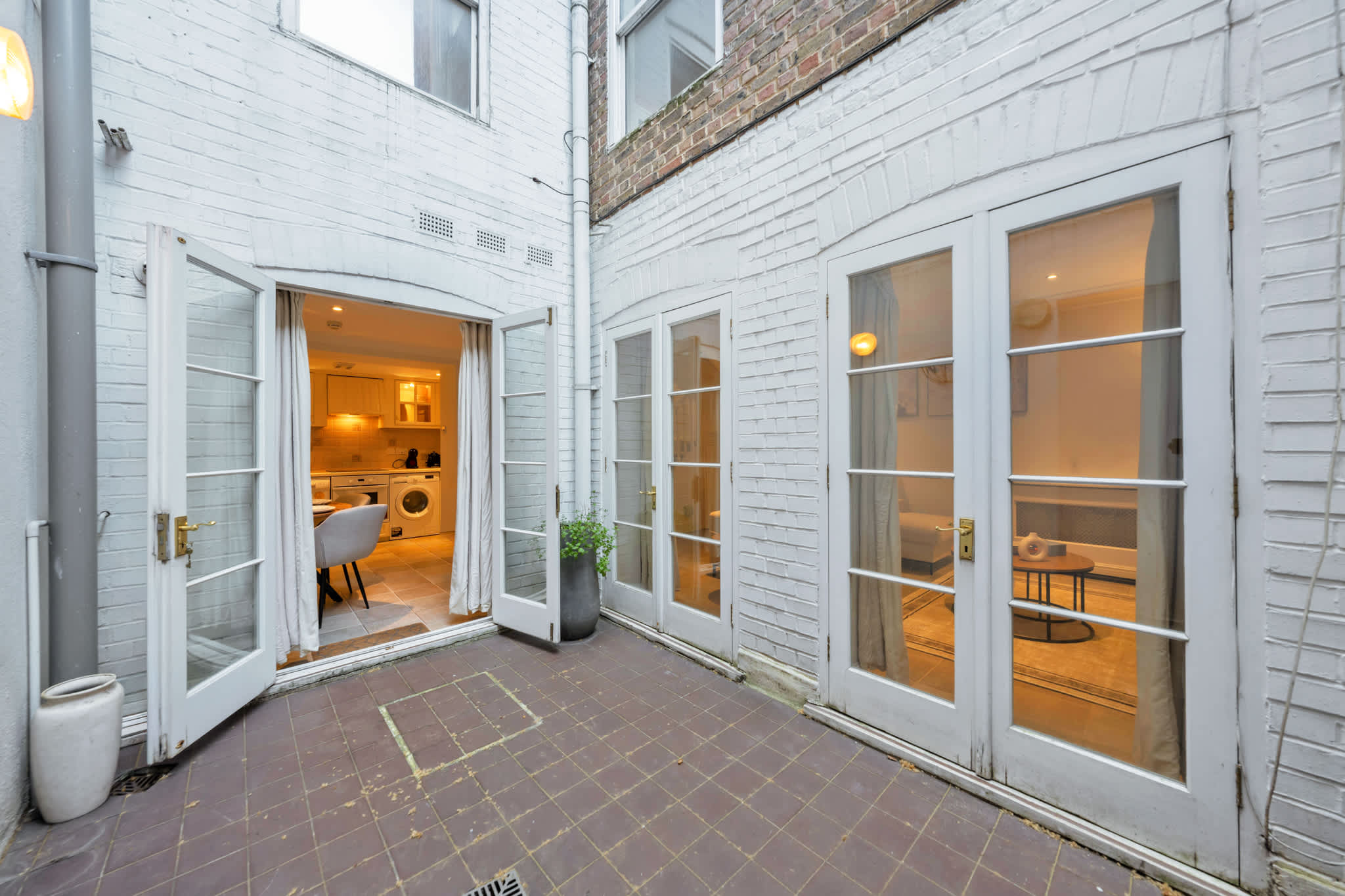 Modern Split-Level Apartment in Knightsbridge in Beaufort Gardens SW3 - Property image 4 - VivreStays