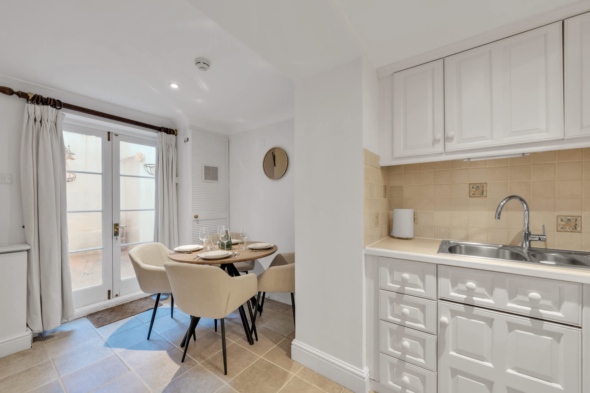 Modern Split-Level Apartment in Knightsbridge in Beaufort Gardens SW3 - Property image 10 - VivreStays