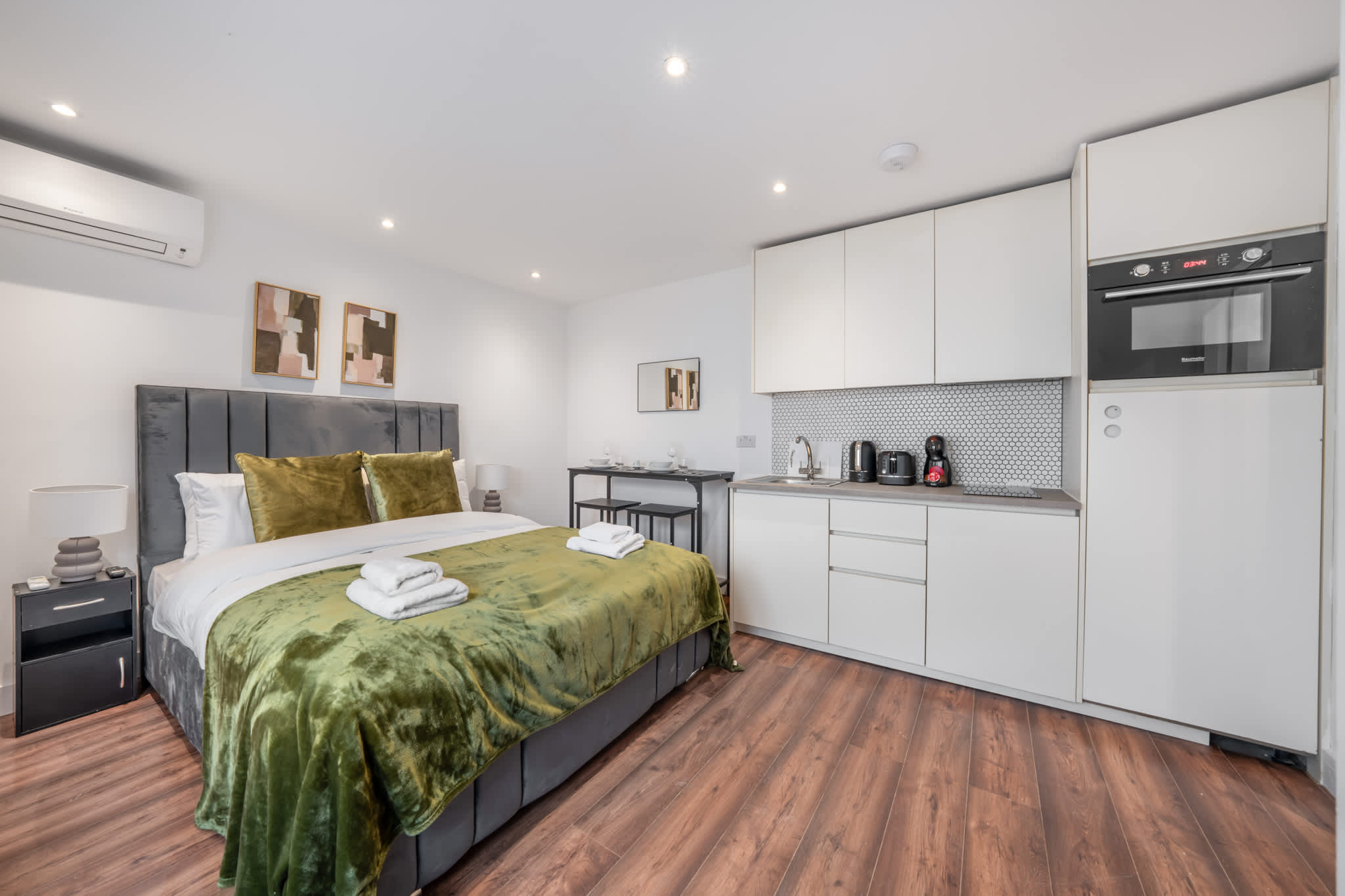 View Comfort Studio with Terrace in Knightsbridge Comfort Studio with Terrace in Knightsbridge serviced apartment - London - VivreStays