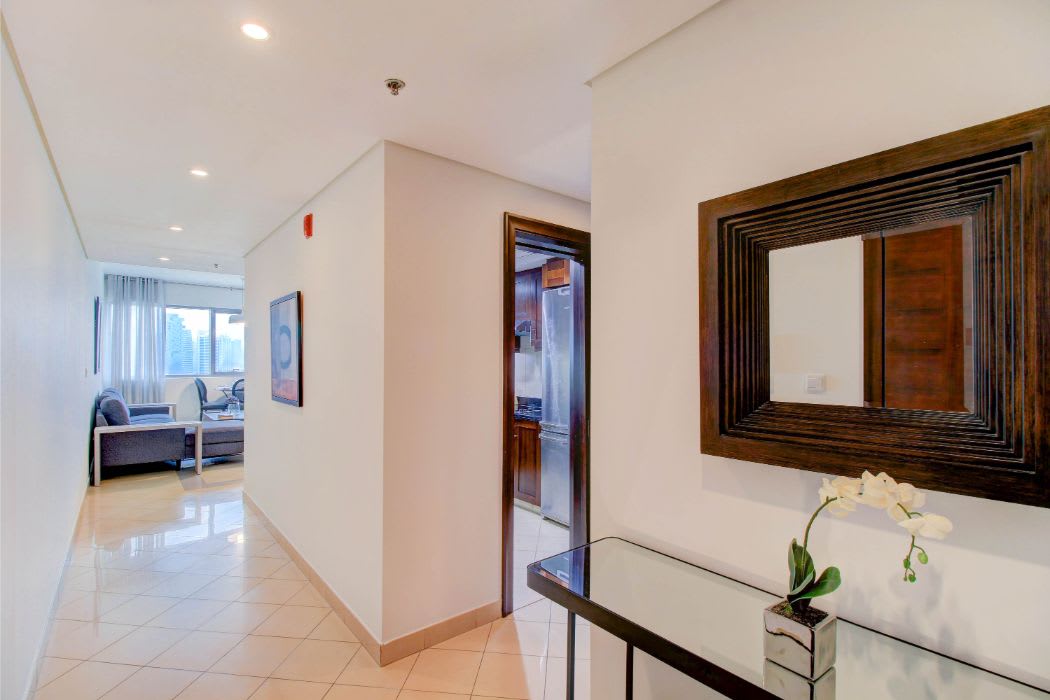 Luxury Dubai Apartment with Golf Course Views - Image 2