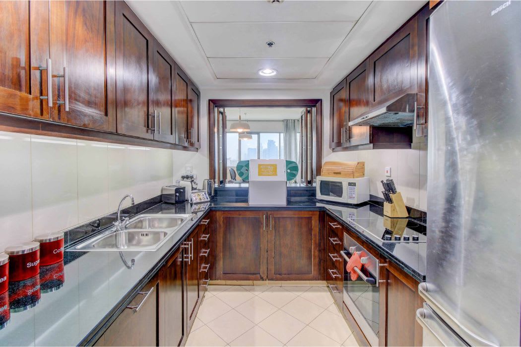 Luxury Dubai Apartment with Golf Course Views - Image 4
