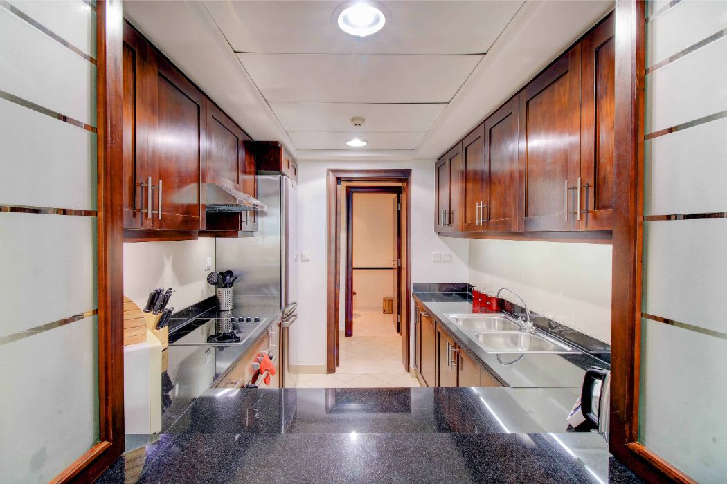 Luxury Dubai Apartment with Golf Course Views - Image 12
