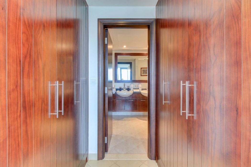 Luxury Dubai Apartment with Golf Course Views - Image 15