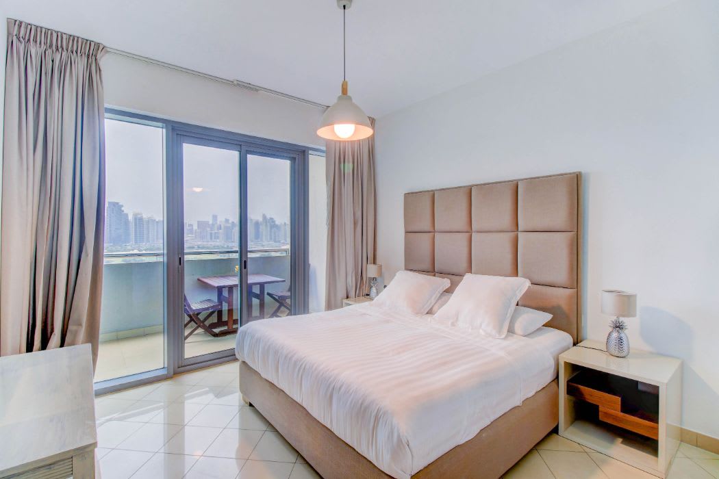 Luxury Dubai Apartment with Golf Course Views - Image 10