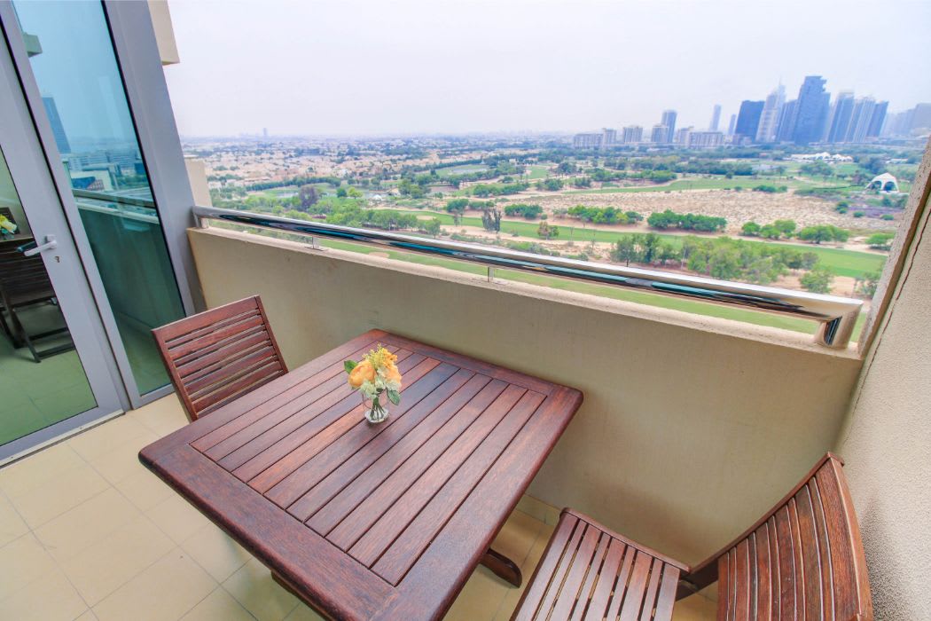 Luxury Dubai Apartment with Golf Course Views - Image 19