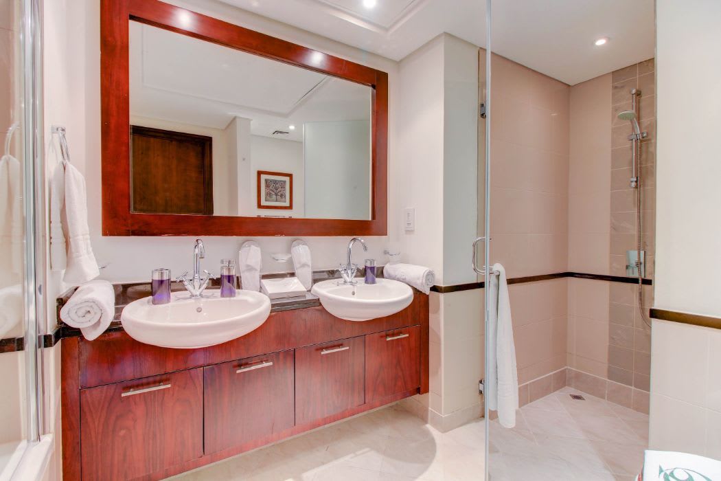 Luxury Dubai Apartment with Golf Course Views - Image 18