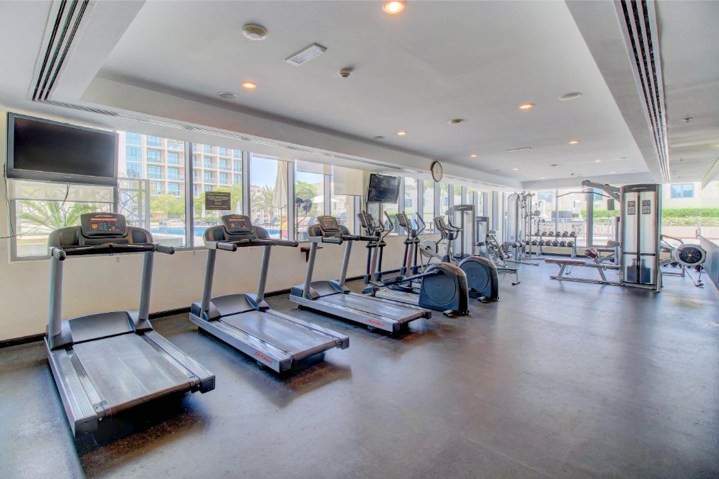 Luxury Dubai Apartment with Golf Course Views - Image 26