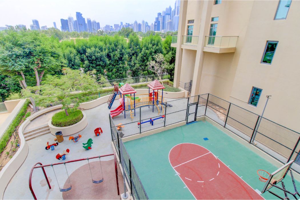 Luxury Dubai Apartment with Golf Course Views - Image 25