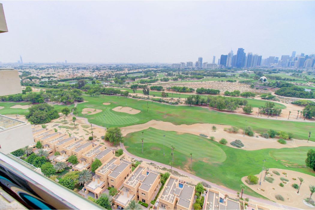 Luxury Dubai Apartment with Golf Course Views - Image 21