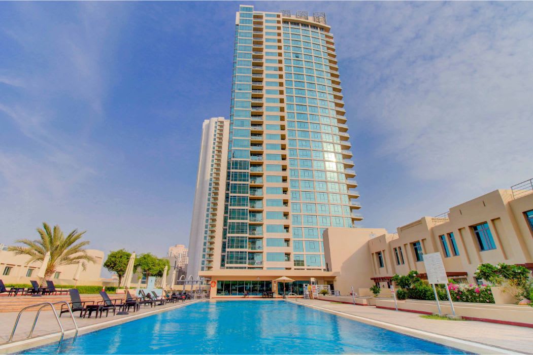 Luxury Dubai Apartment with Golf Course Views - Image 23