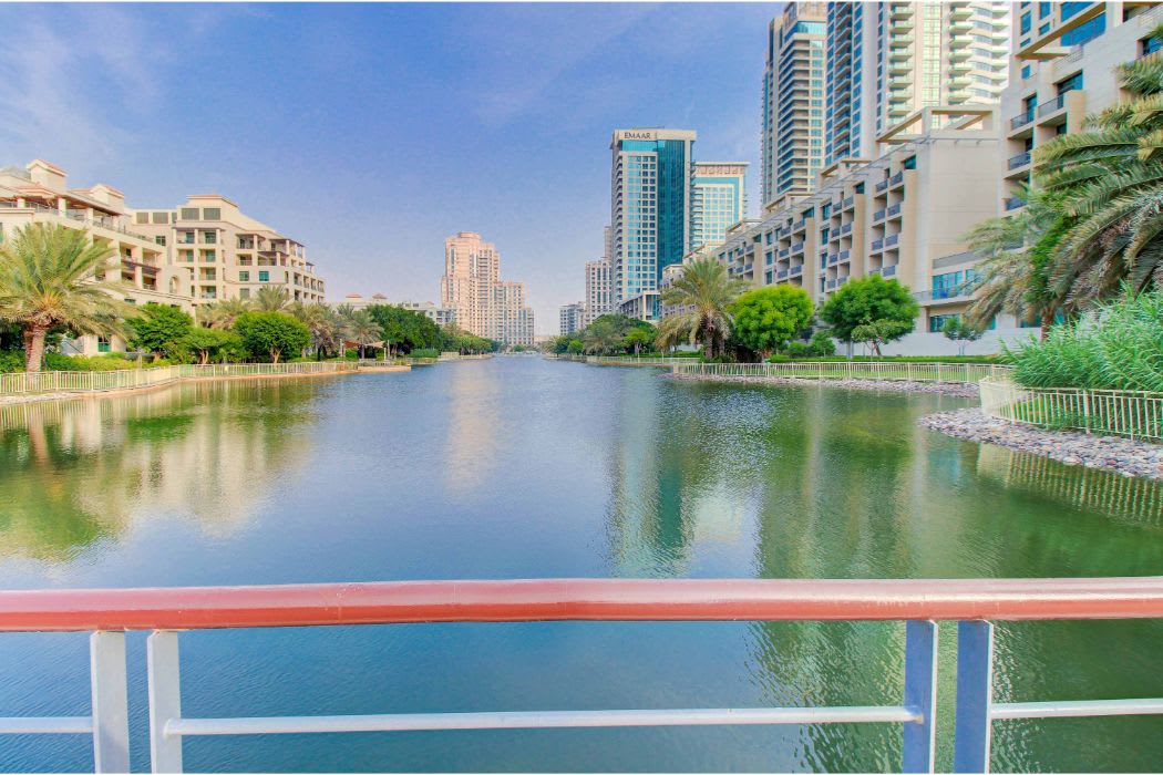 Luxury Dubai Apartment with Golf Course Views - Image 31