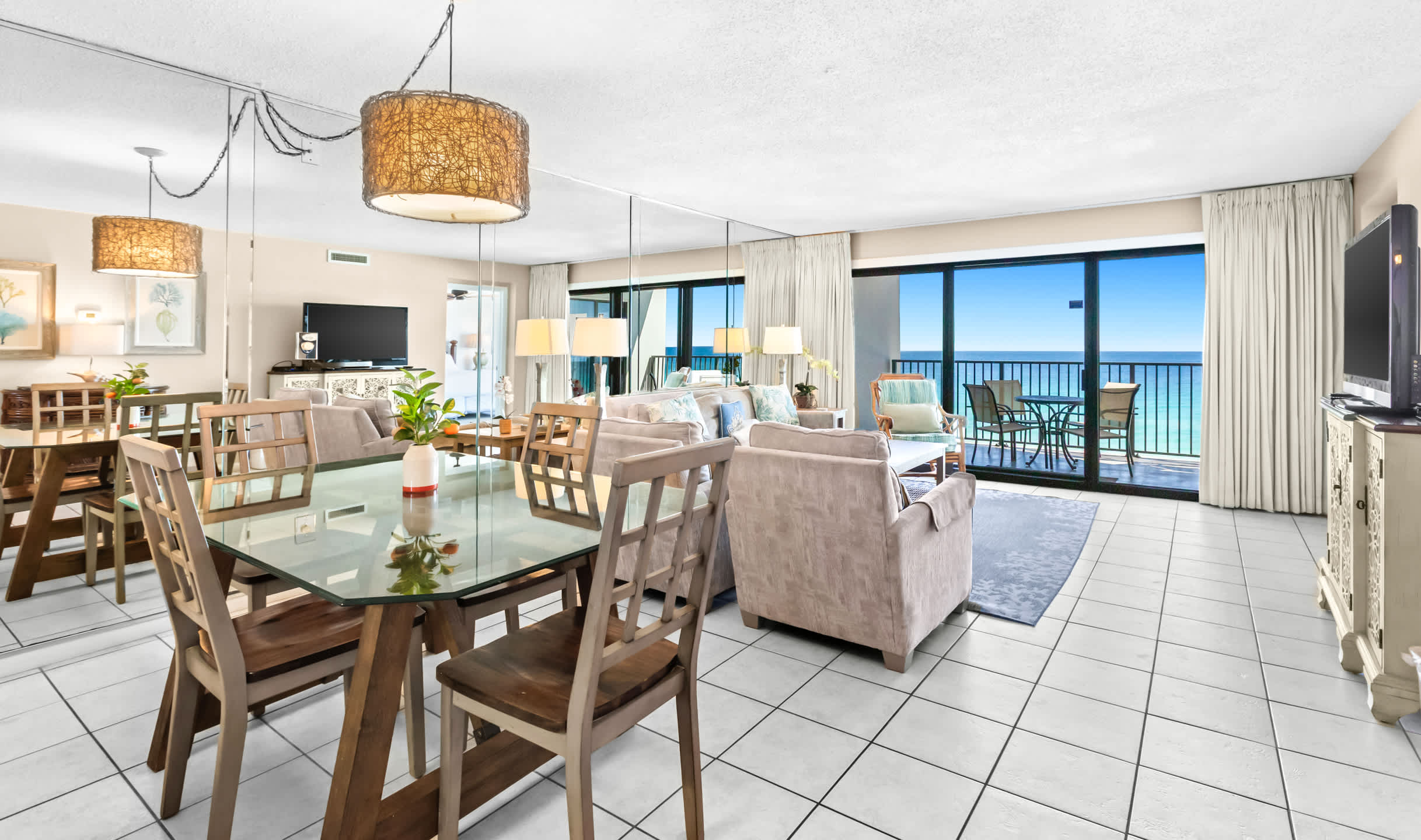 Emerald Towers 0605 Gulf front condo with private balcony and beach access in Destin 6