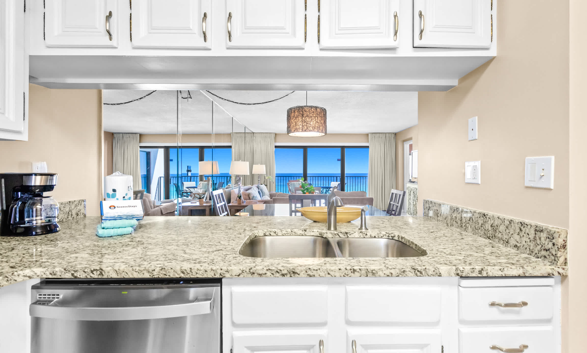 Emerald Towers 0605 Gulf front condo with private balcony and beach access in Destin 4